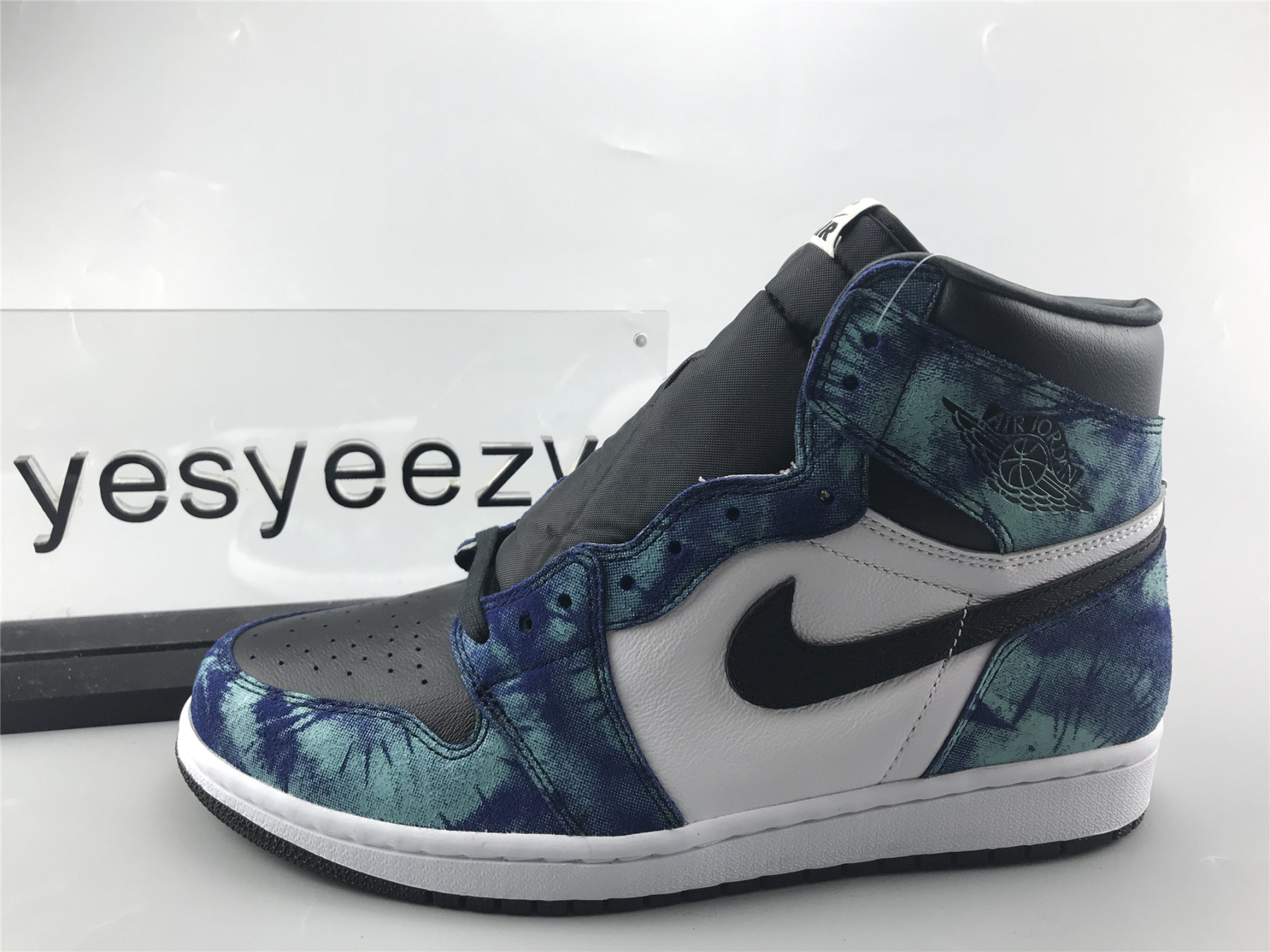 UA WMNS AIR JORDAN 1 RETRO HIGH OG "TIE-DYE"