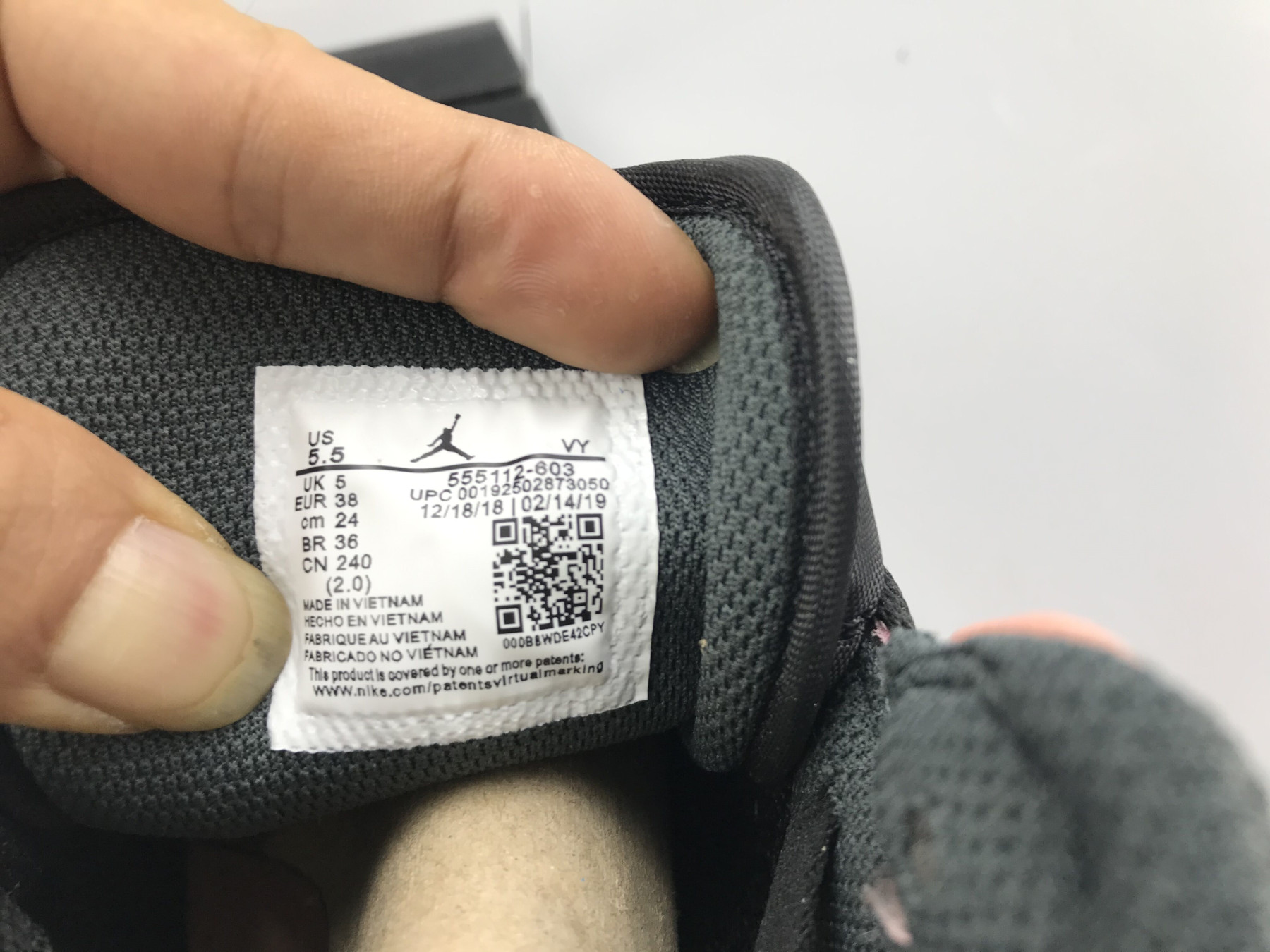 UA  AIR JORDAN 1 MID GS 