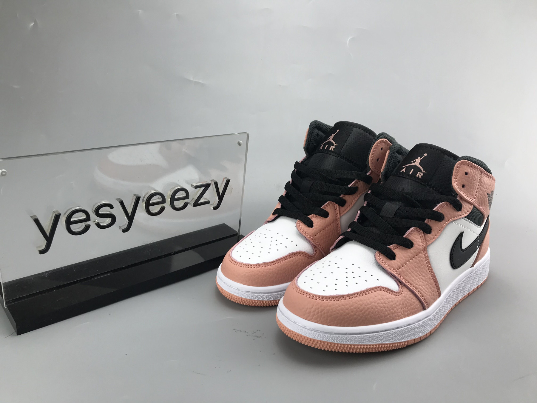 UA  AIR JORDAN 1 MID GS 