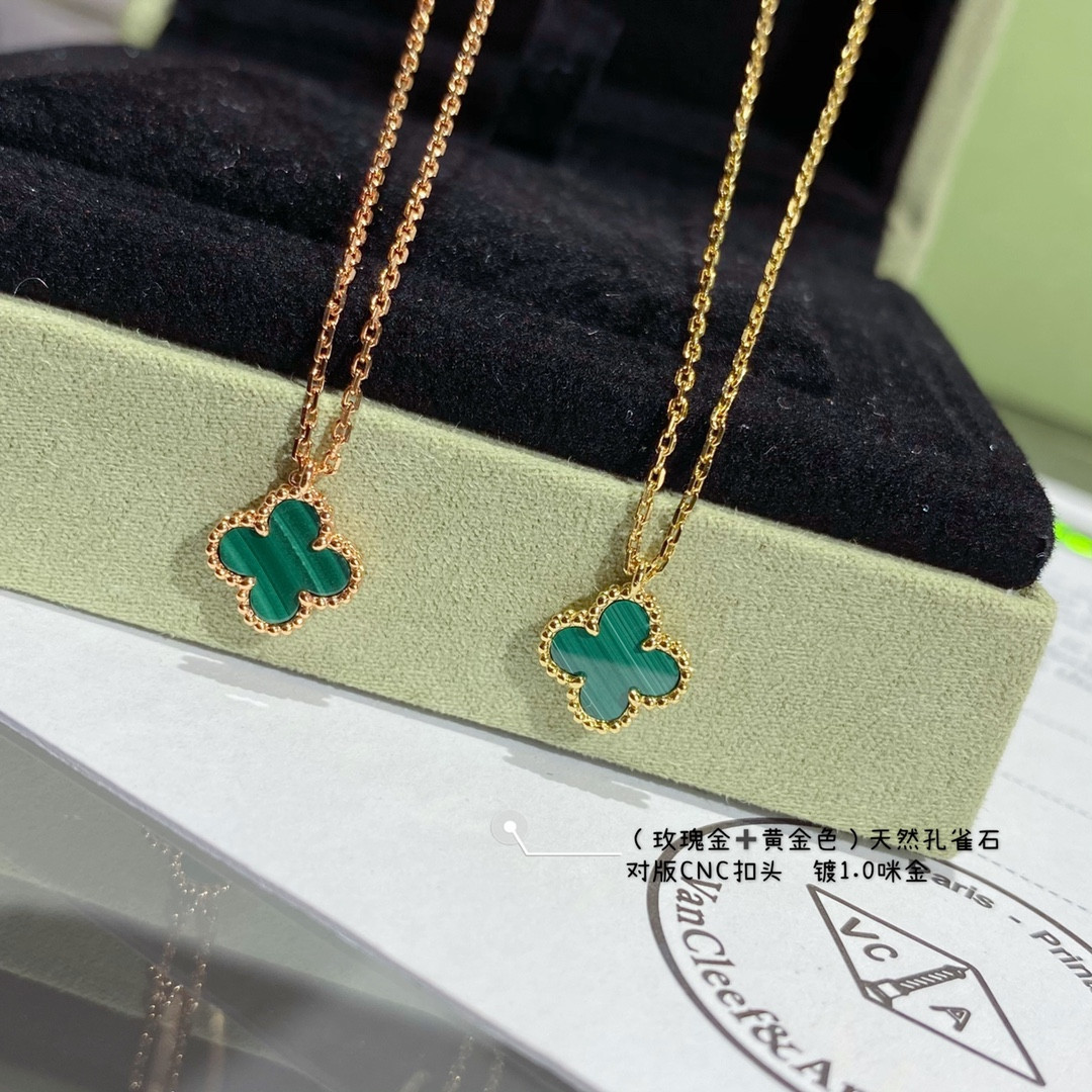 V*n Cl**f & Arpels Mini Four-Leaf Clover Necklace Diameter approx 1.0cm, Chain length approx 40+5cm