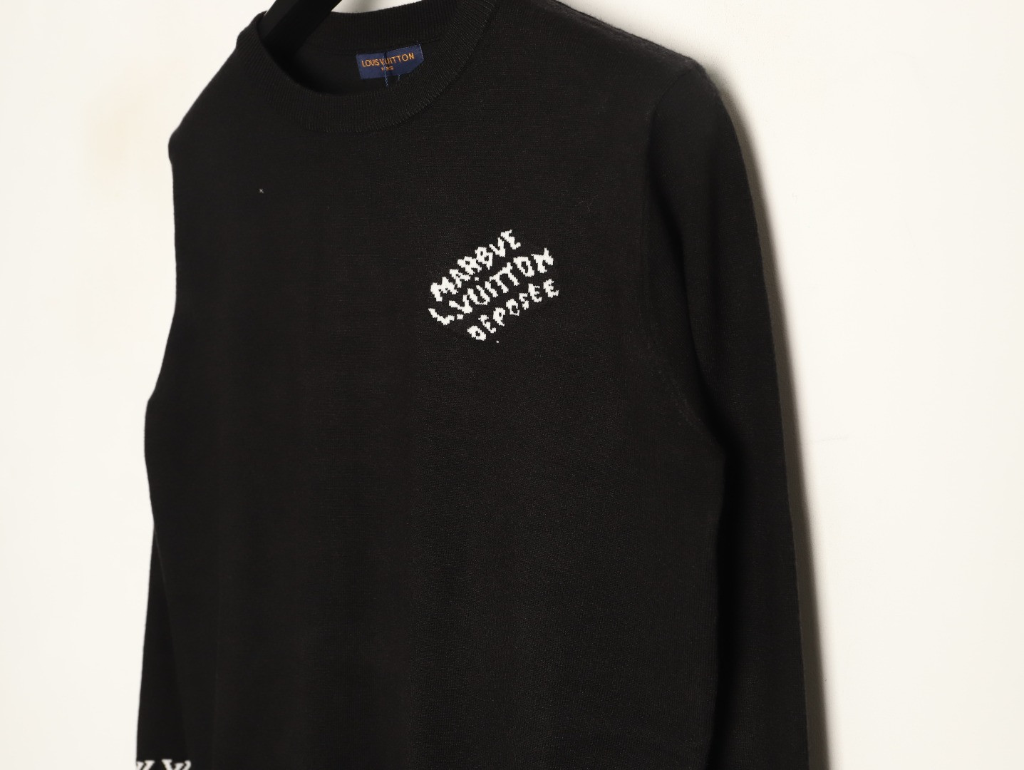 L0vis Vvtt0n Sweaters