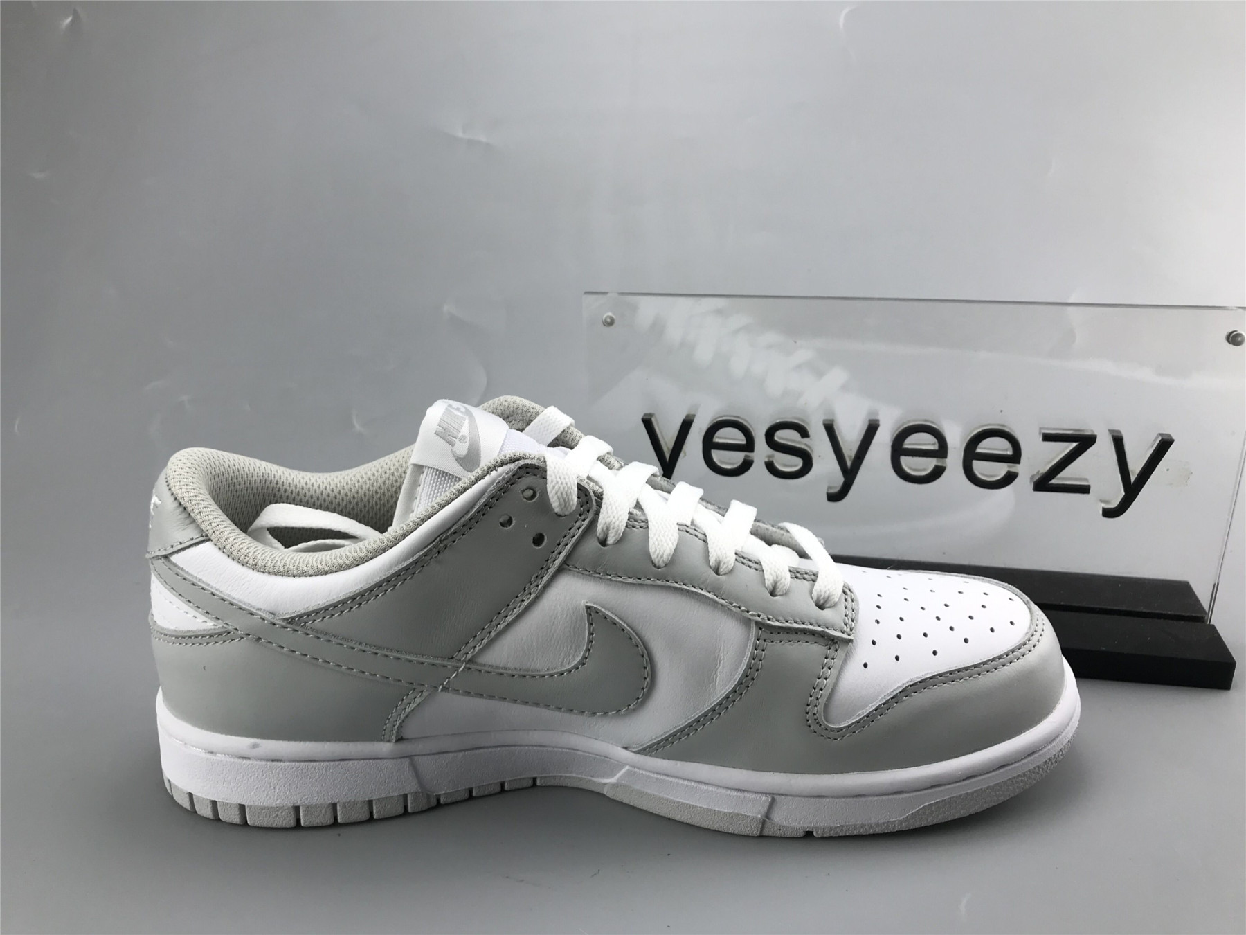 UA NIKE DUNK LOW WMNS "PHOTON DUST"