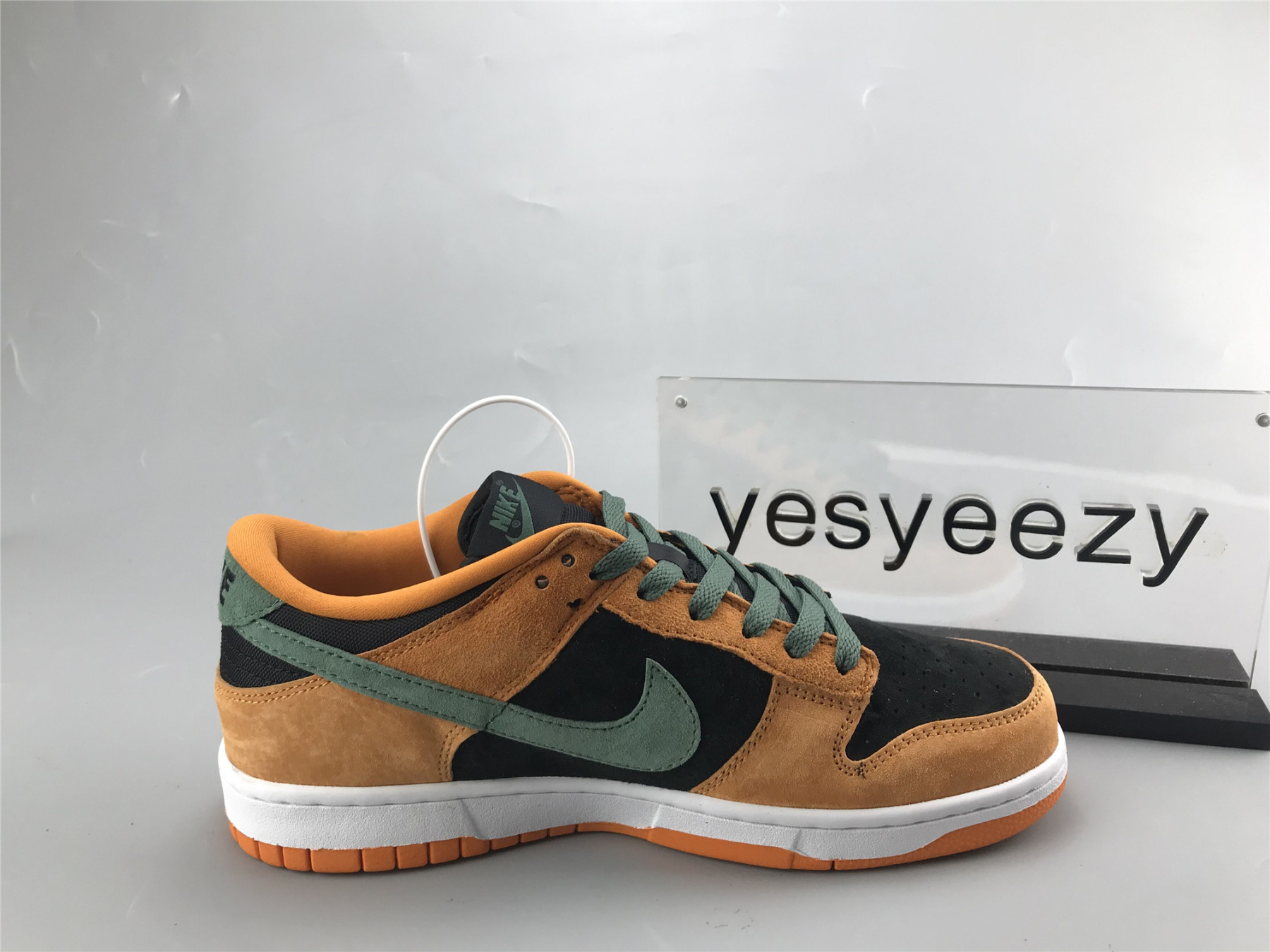 UA NIKE DUNK LOW SP RETRO 2020 