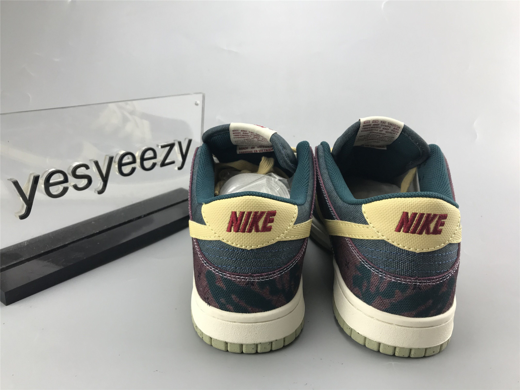 UA NIKE DUNK LOW 