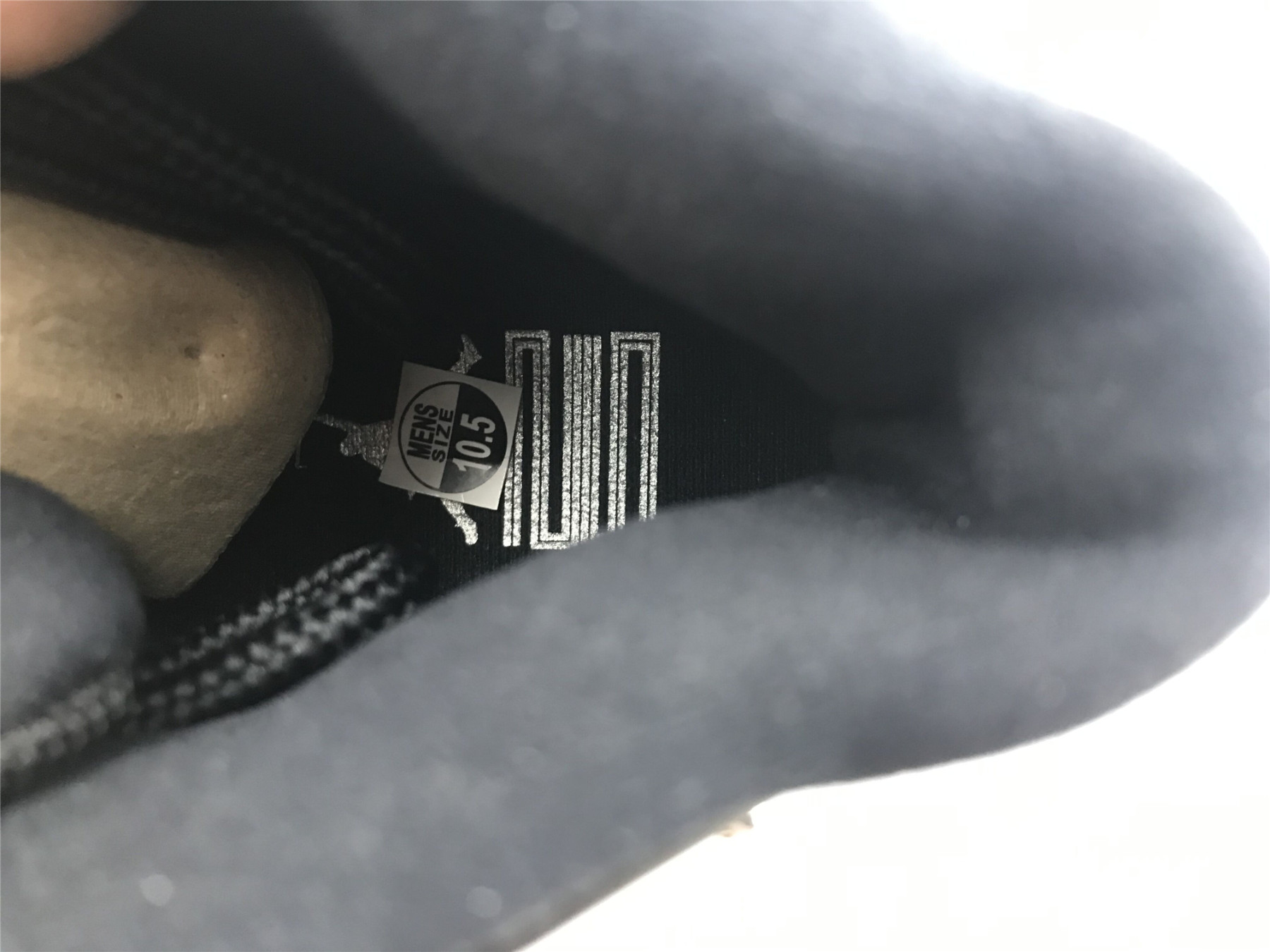 UA AIR JORDAN 11 RETRO 