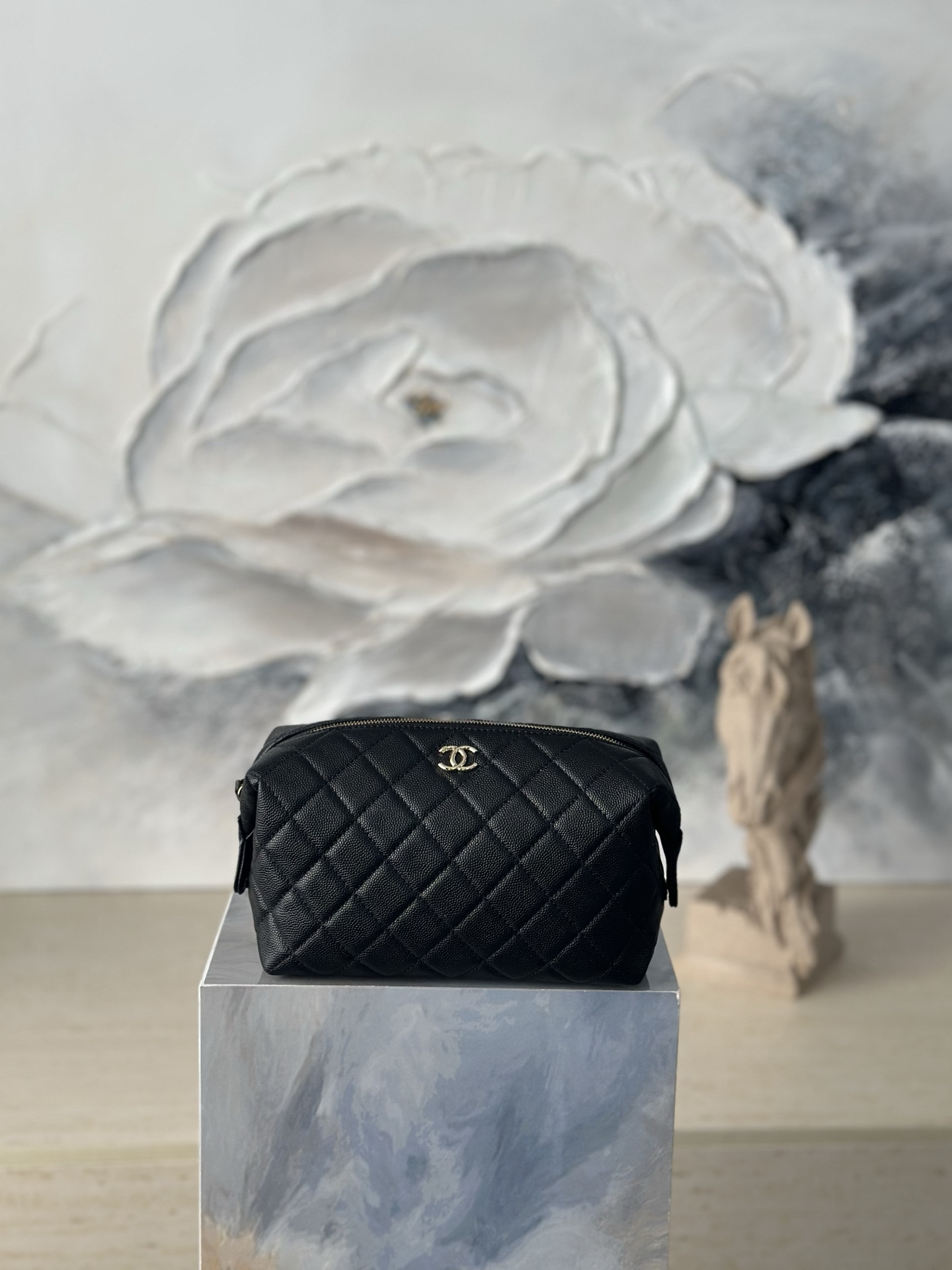 Ch**el Quilted Cosmetic Bag AS4990 19x8x11cm
