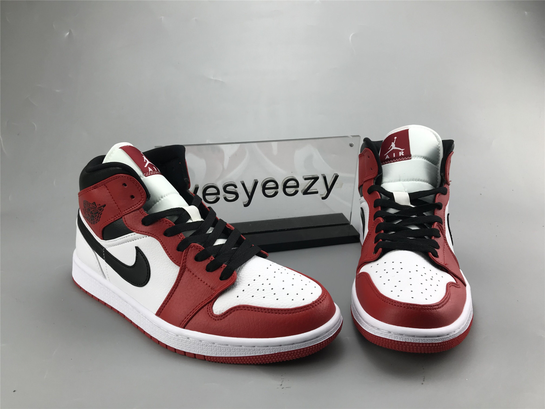 UA AIR JORDAN 1 MID 