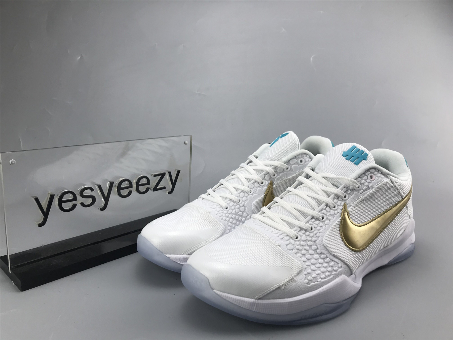 UA NIKE UNDEFEATED X ZOOM KOBE 5 PROTRO SPECIAL BOX 