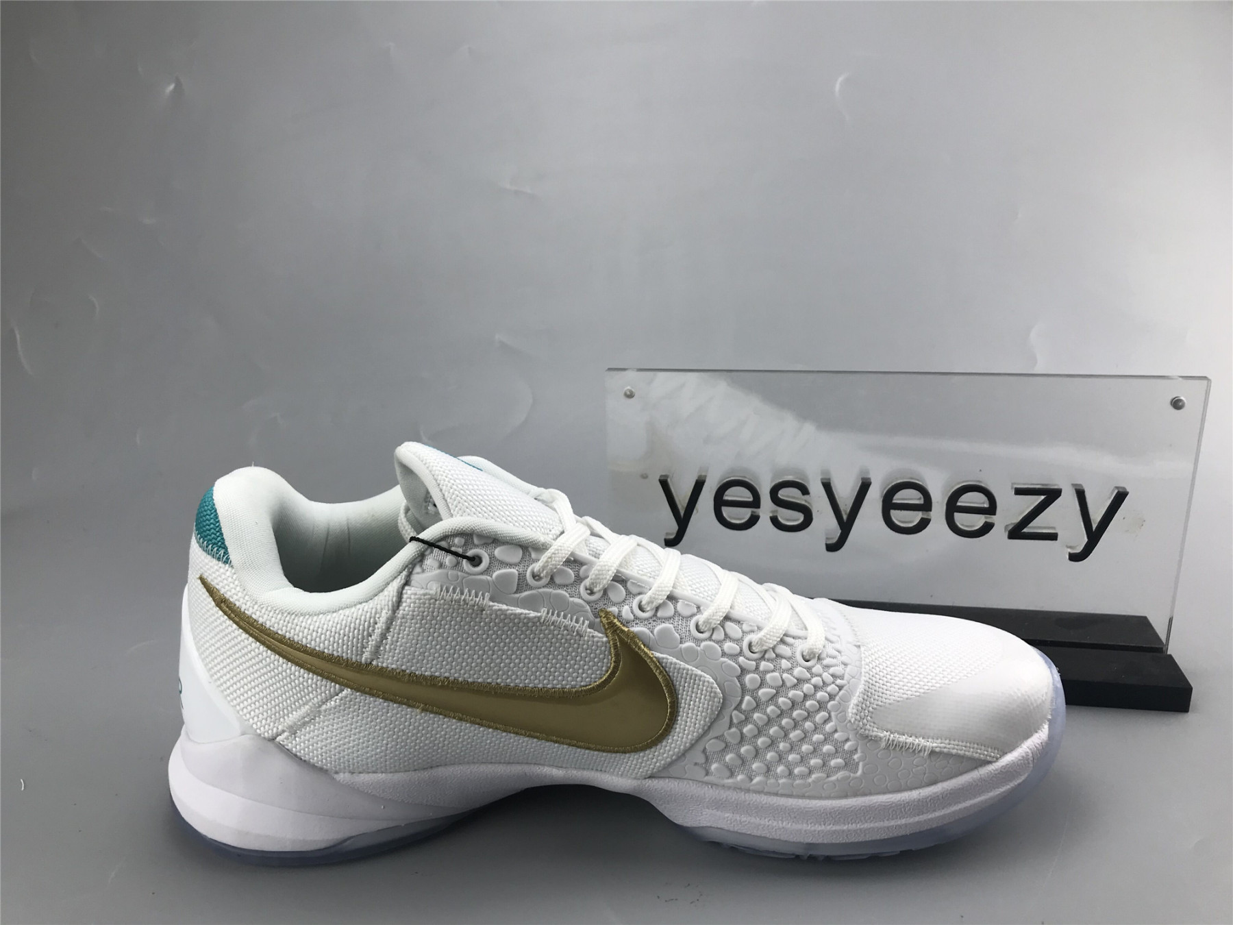 UA NIKE UNDEFEATED X ZOOM KOBE 5 PROTRO SPECIAL BOX 