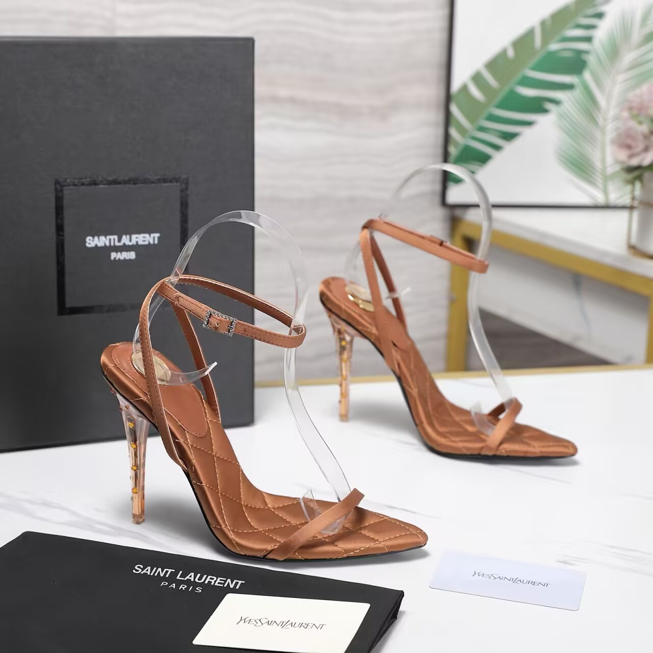 UA Y51 IVRESSE Sandals