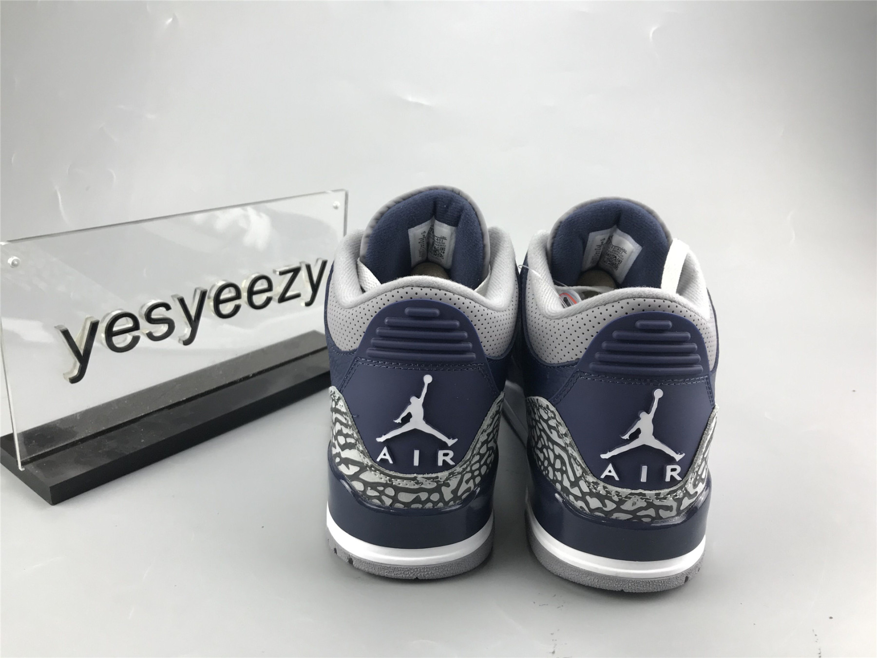 UA AIR JORDAN 3 "GEORGETOWN"