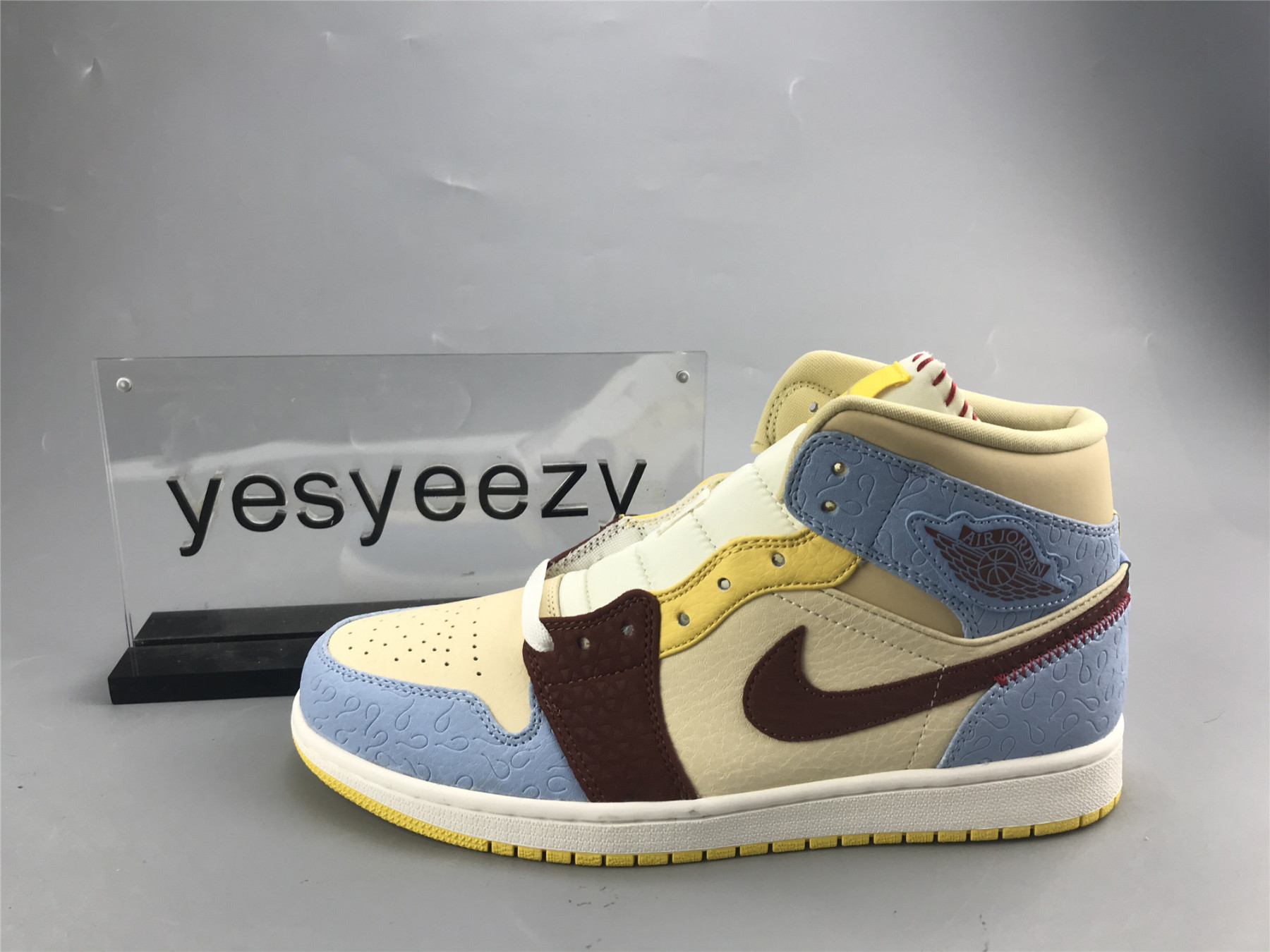 UA Ma1s0n CHATEAU ROUGE X AIR JORDAN 1 MID SE 