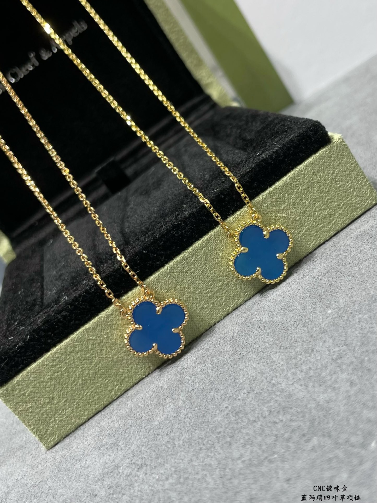 V*n Cl**f & Arpels Medium four-leaf clover Necklace Diameter approx 1.5cm,Chain length approx 40+5cm