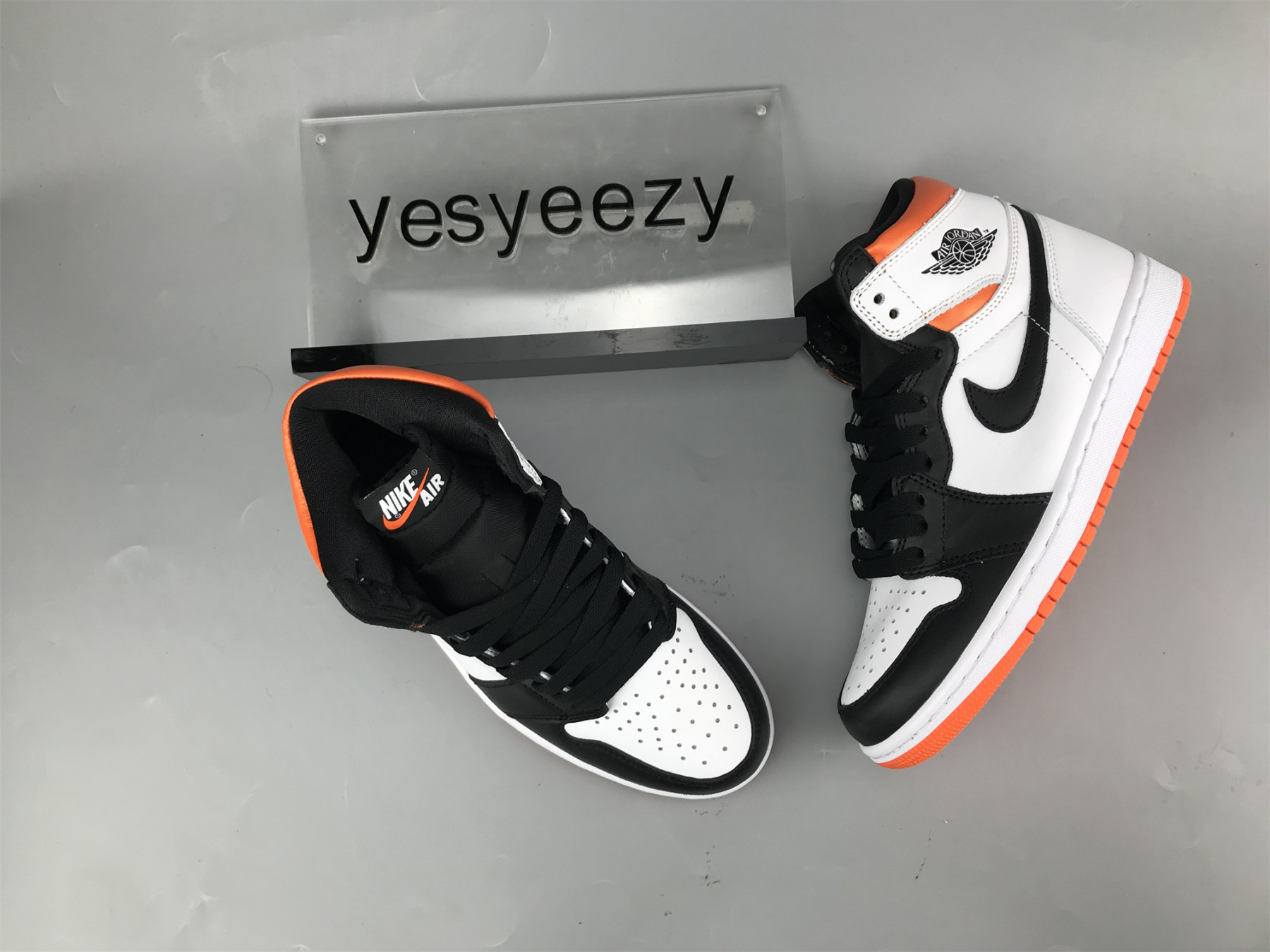 UA AIR JORDAN 1 RETRO HIGH  