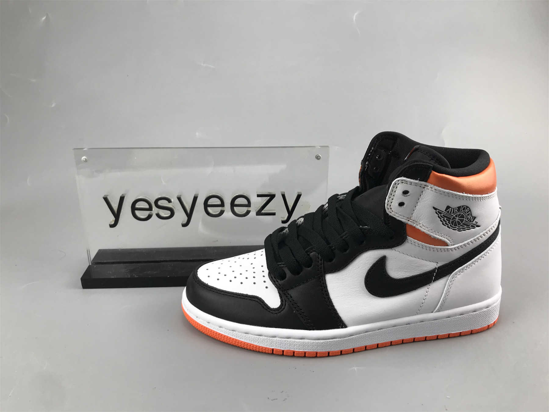 UA AIR JORDAN 1 RETRO HIGH  