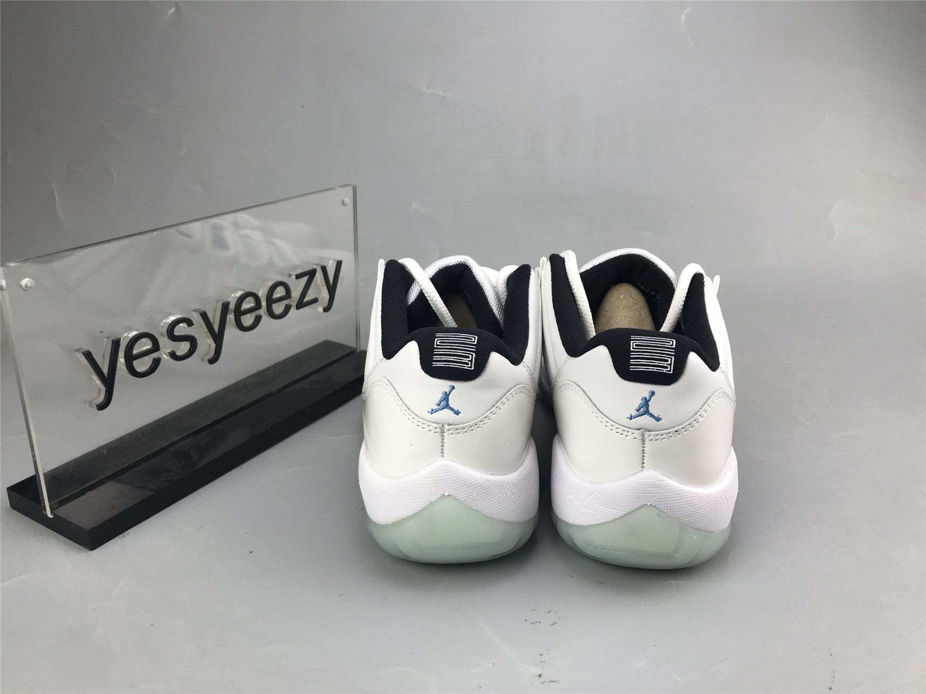 UA AIR JORDAN 11 RETRO LOW 