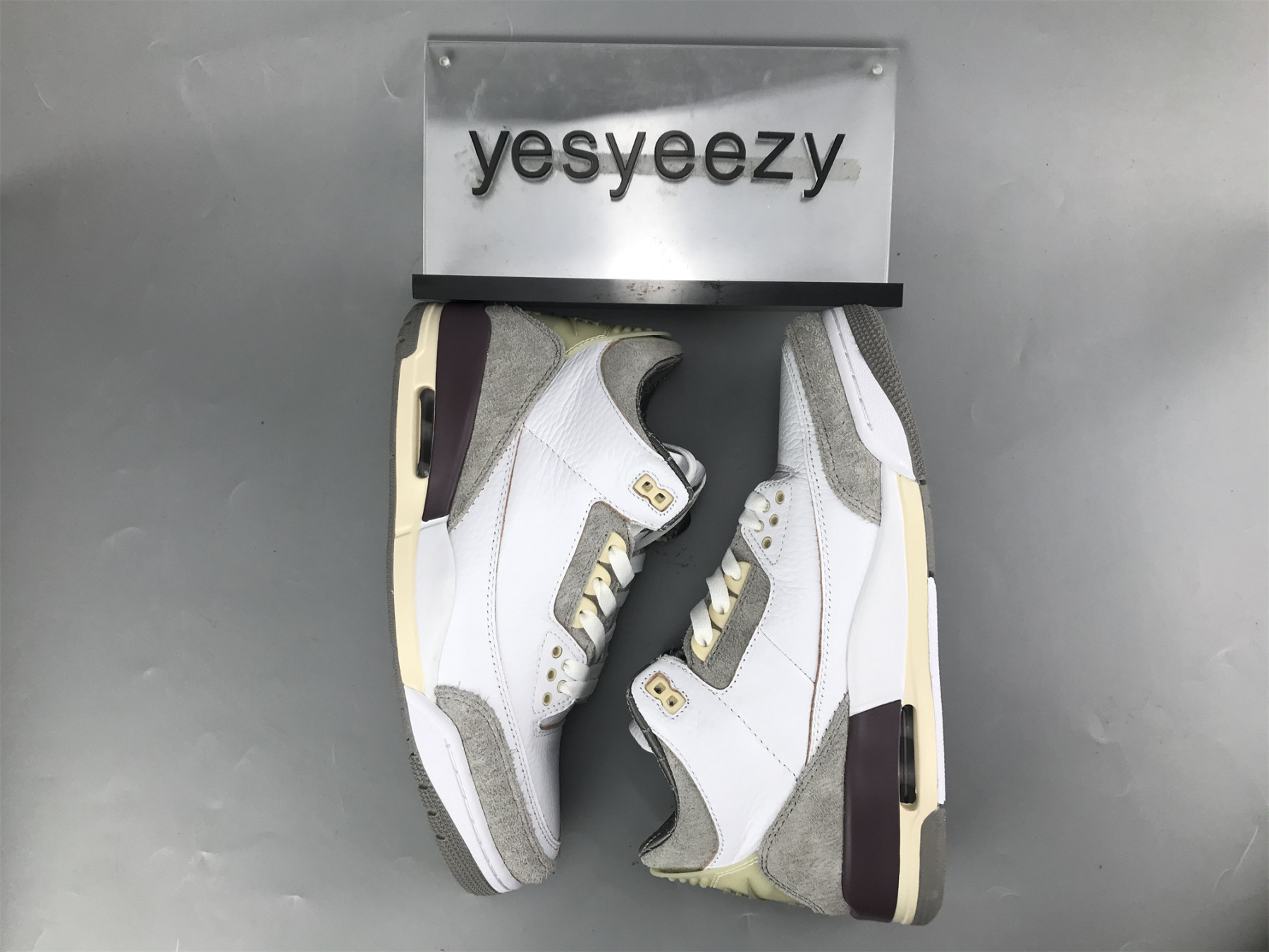 UA A MA MANIÃ‰RE X WMNS AIR JORDAN 3 RETRO SP 
