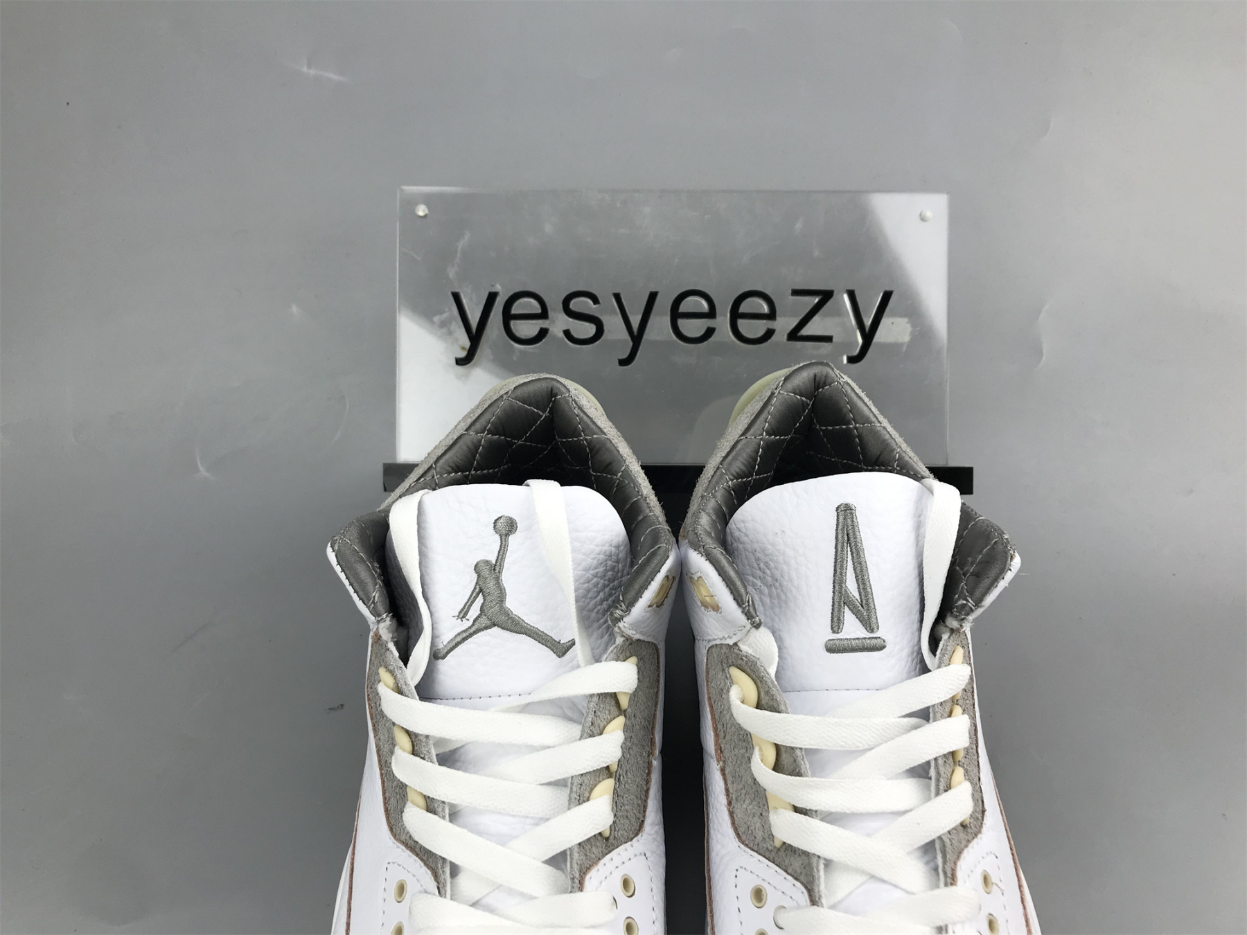 UA A MA MANIÃ‰RE X WMNS AIR JORDAN 3 RETRO SP 