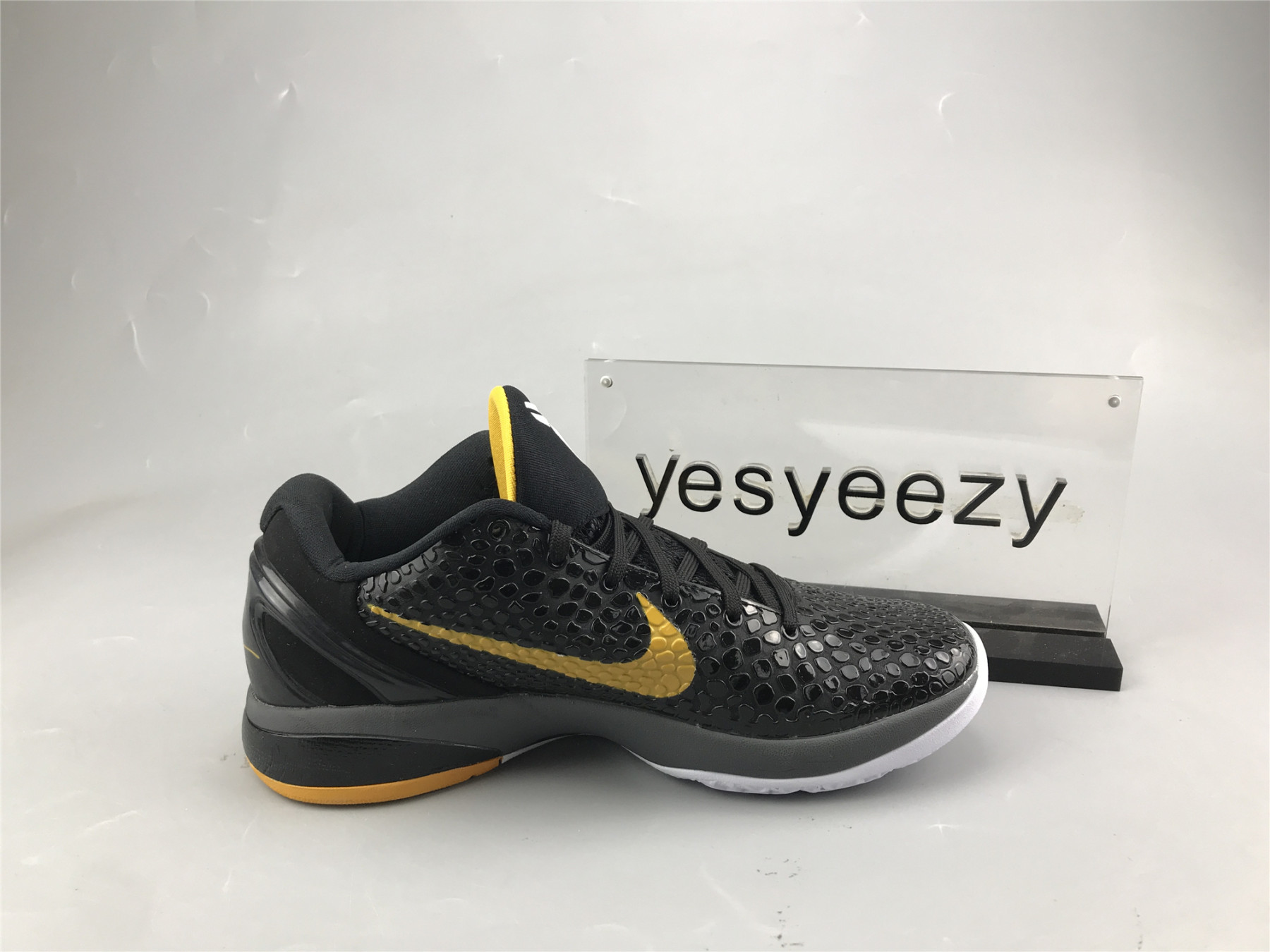 UA NIKE ZOOM KOBE 6 
