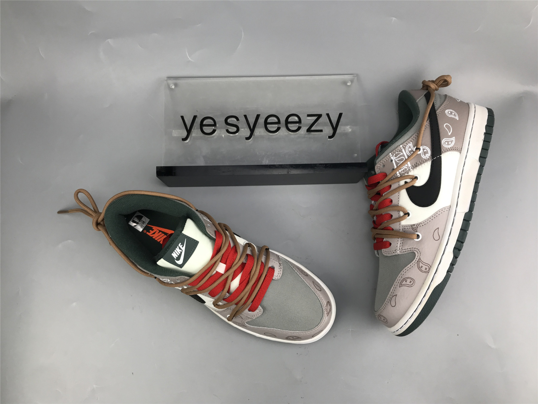 UA NIKE DUNK LOW SE MULTI-CAMO