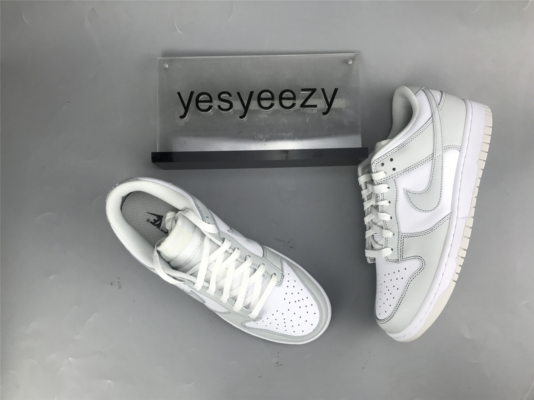 UA NIKE WMNS DUNK LOW 