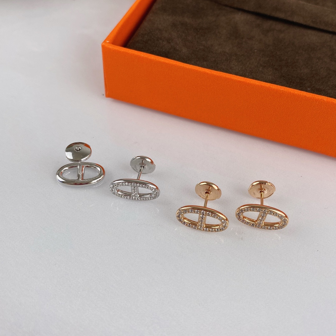 H**me5 Fully D1am0nd-Encrusted  H Stud Earrings