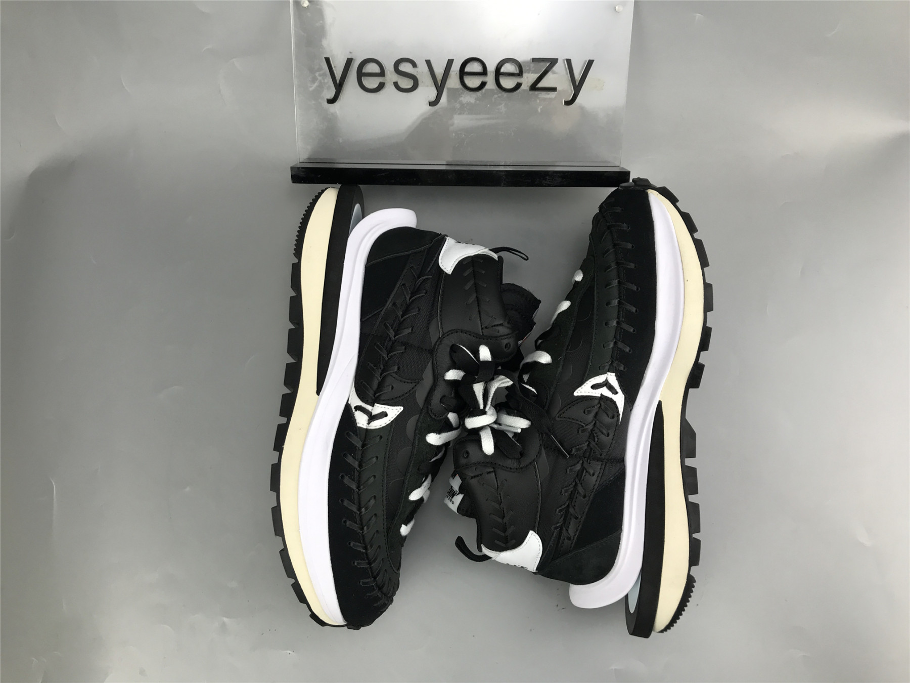 UA NIKE SACAI X JEAN PAUL GAULTIER X VAPORWAFFLE 