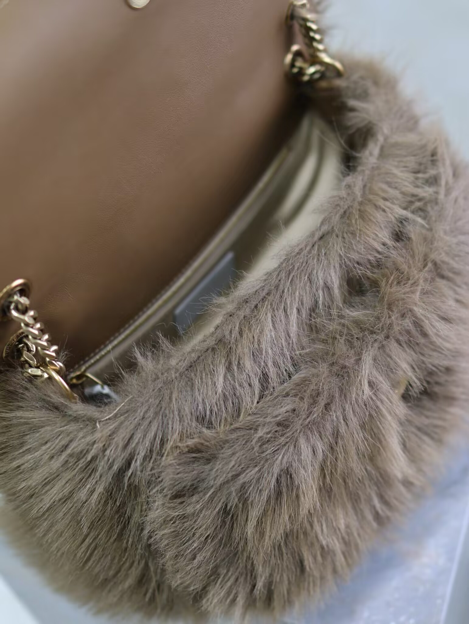 Y51 NIKI Medium IN SHEARLING 28 X 20 X 8.5 CM