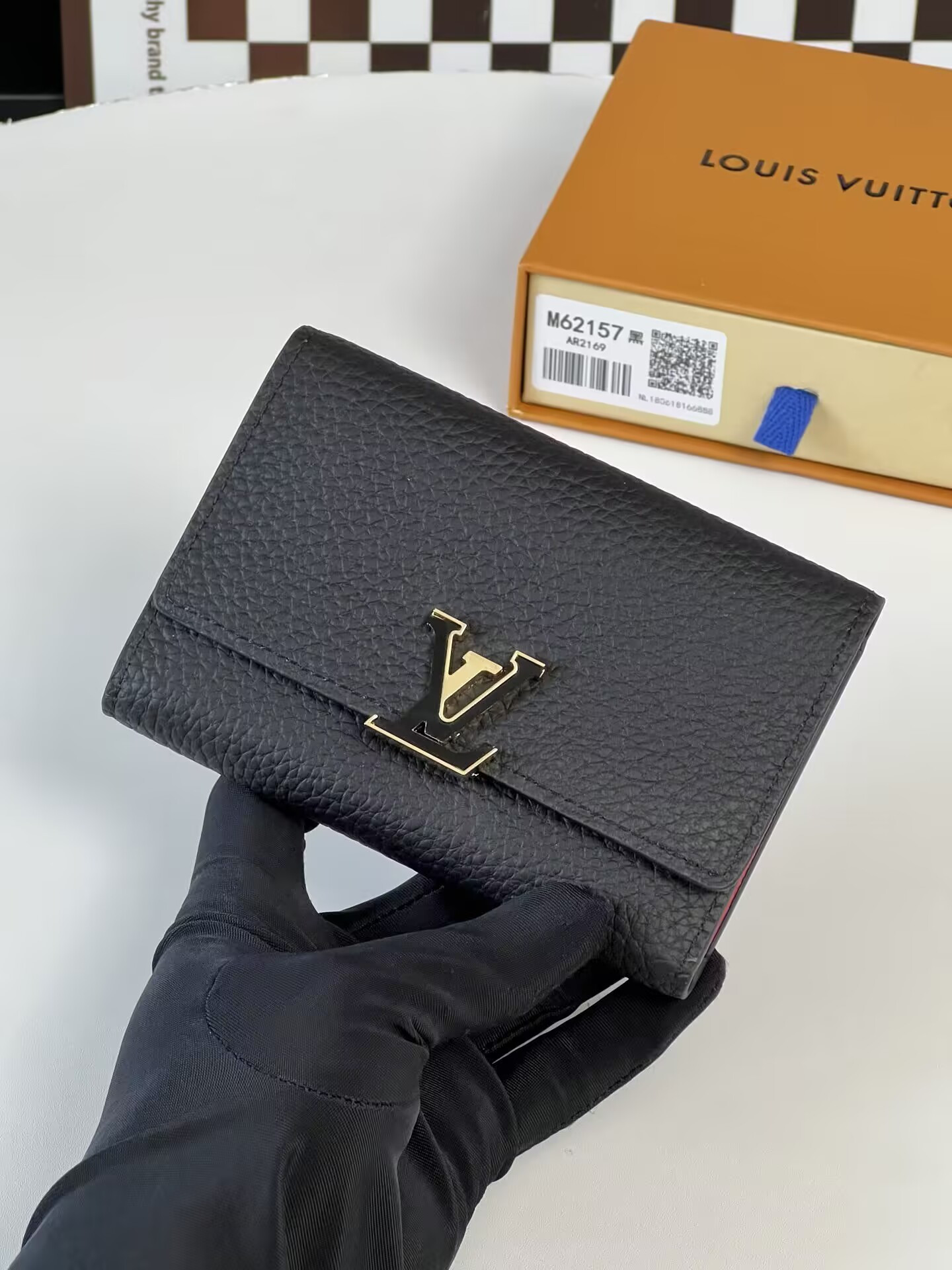 LV Capucines Compact Wallet M62157 13.5 x 9.5 x 1.5 cm