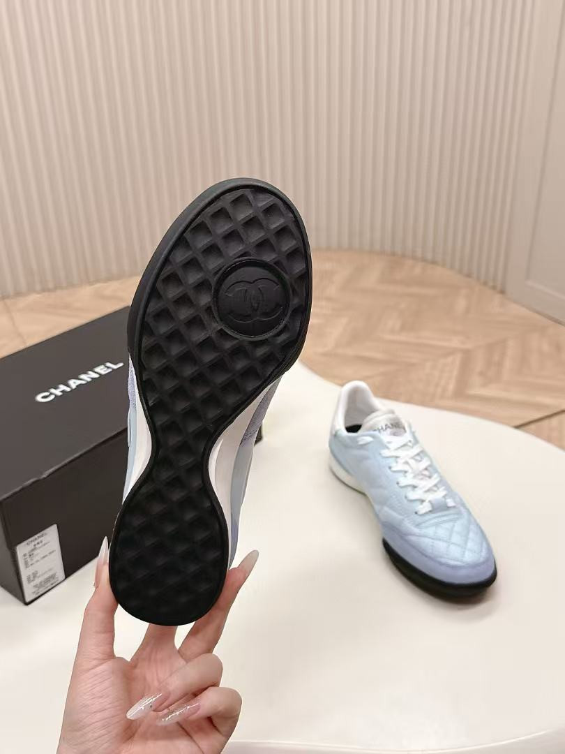 UA Ch**el SNEAKER