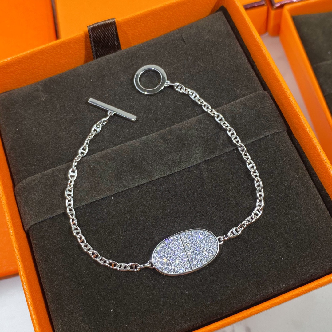 H**me5 Round  H Pendant Bracelet