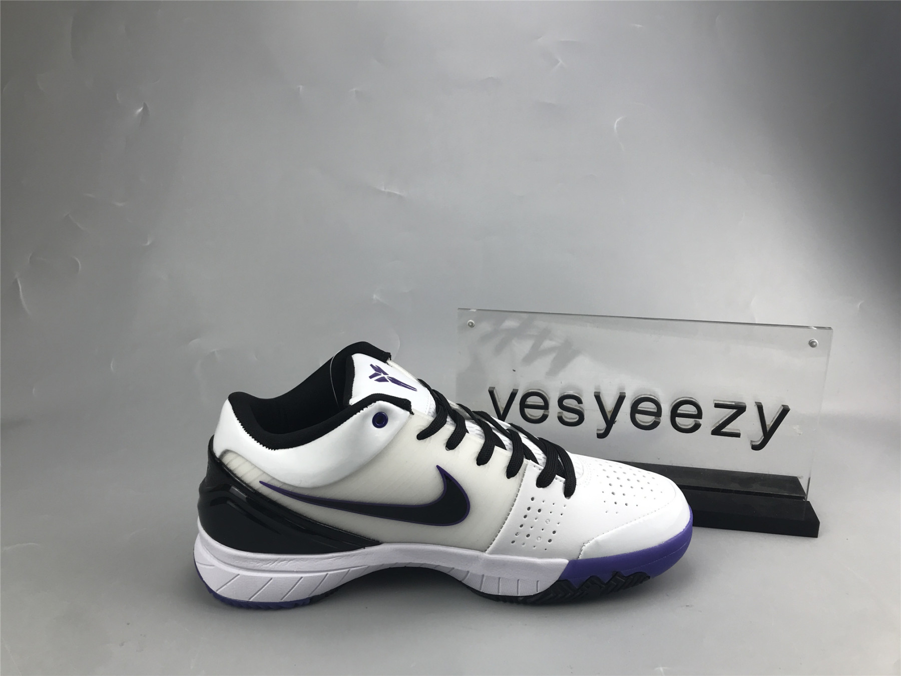 UA NIKE ZOOM KOBE 4 