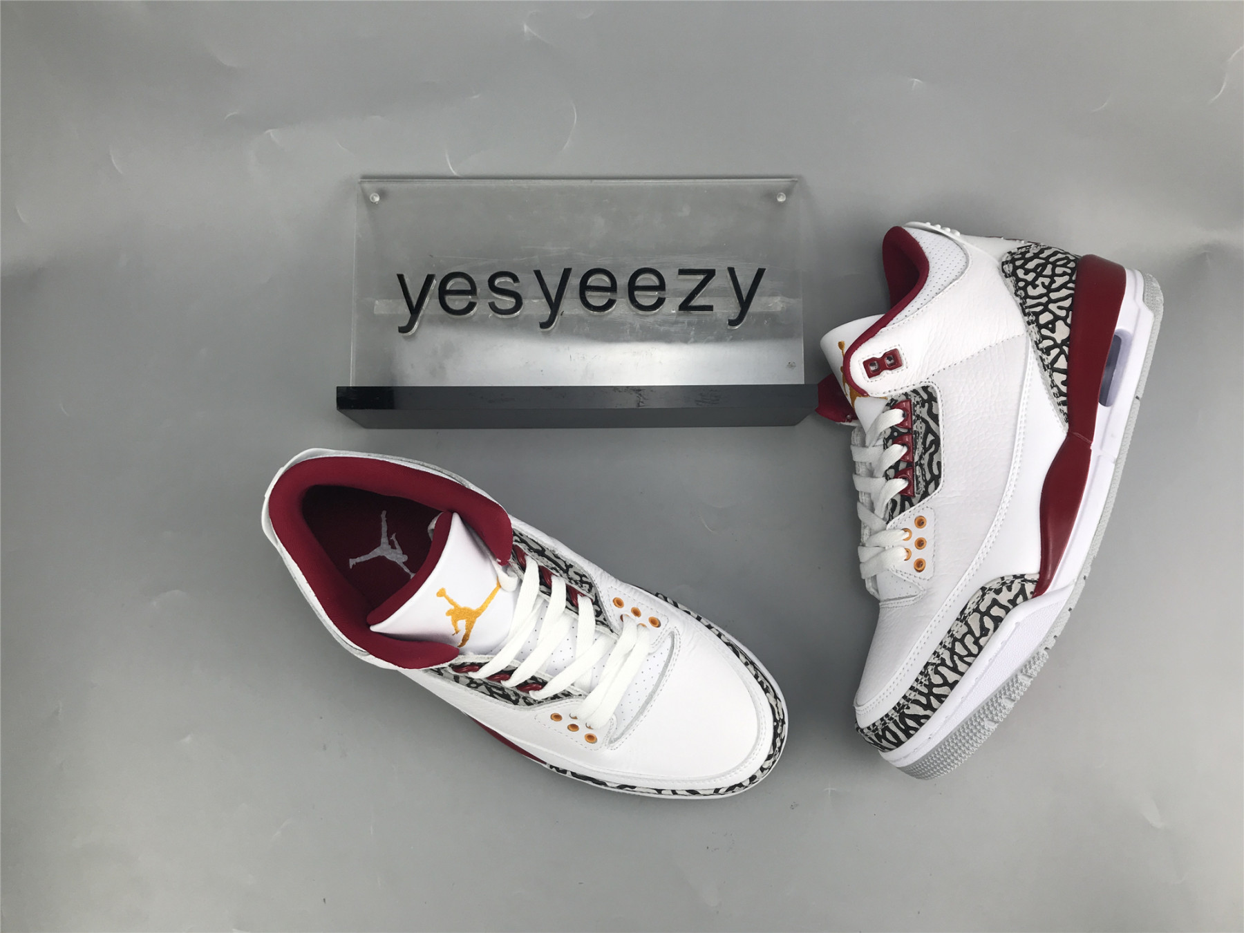 UA AIR JORDAN 3 RETRO 