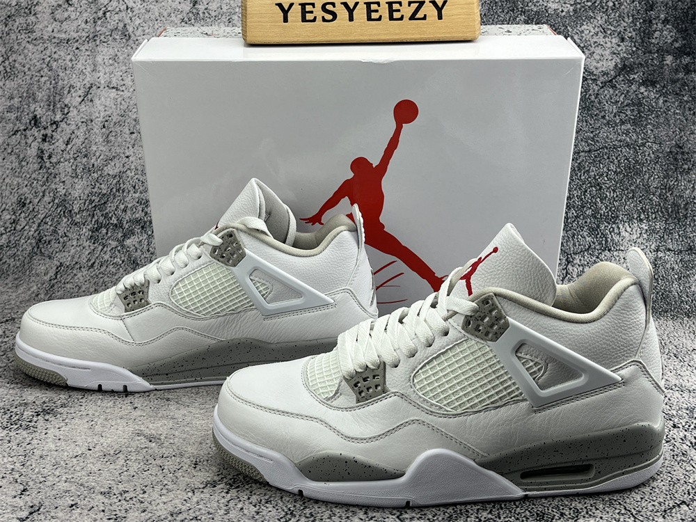 UA AIR JORDAN 4 RETRO 