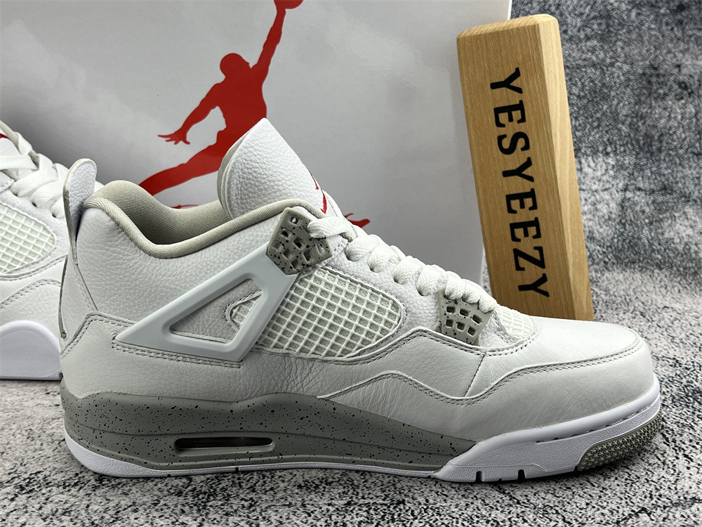 UA AIR JORDAN 4 RETRO 