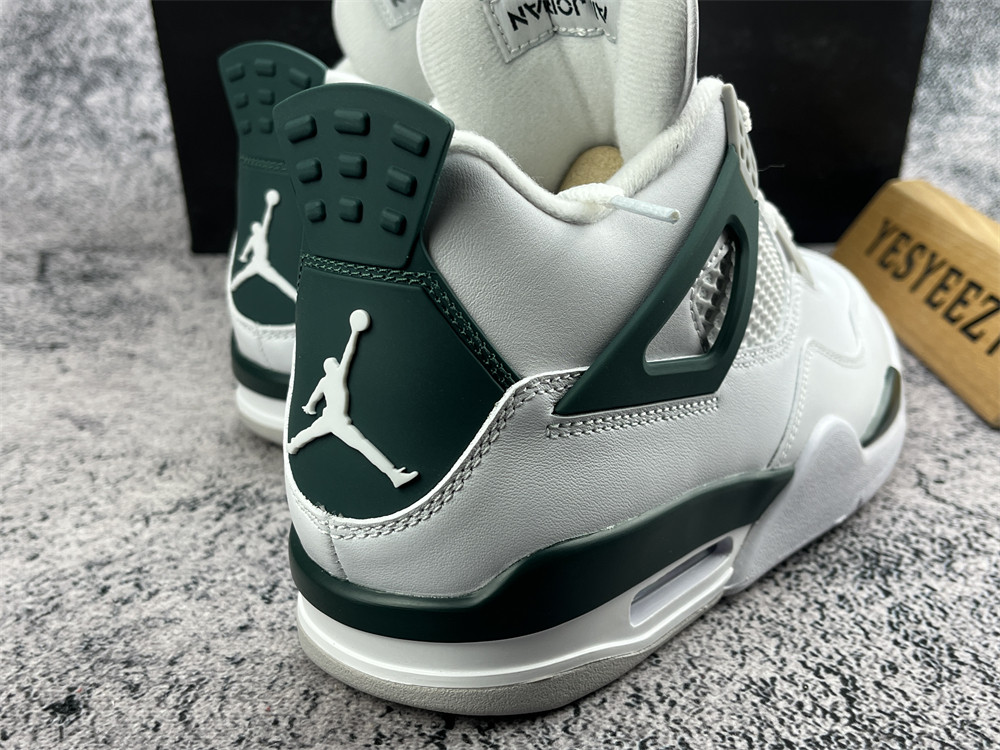 UA AIR JORDAN 4 RETRO 