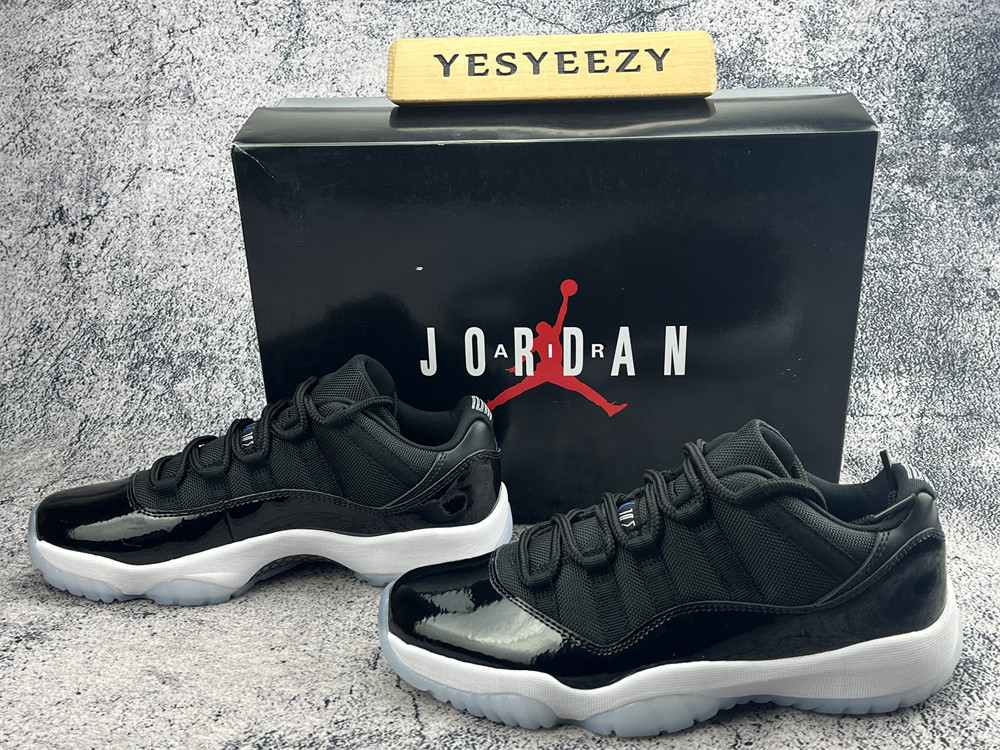 UA AIR JORDAN 11 RETRO LOW 