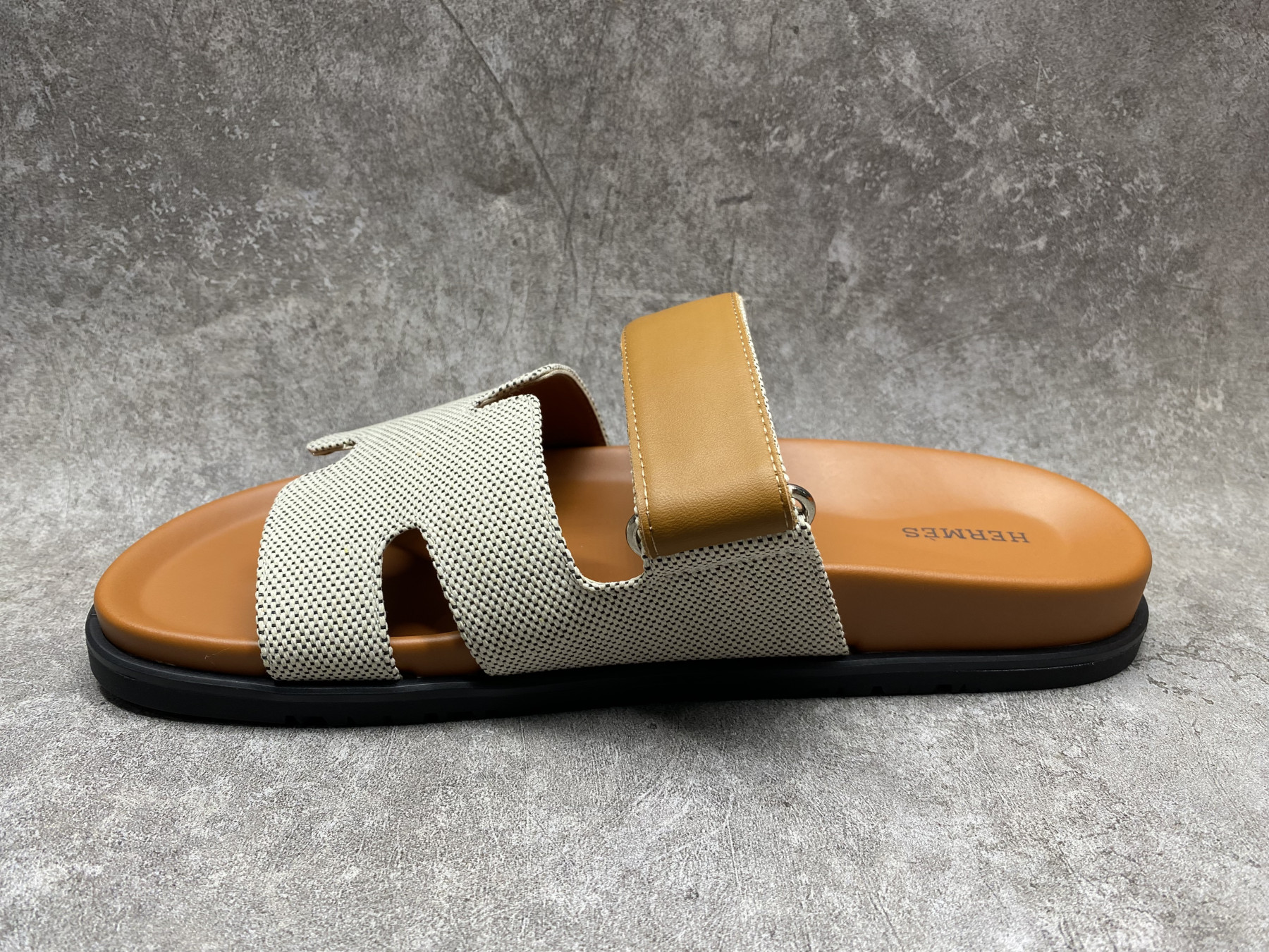 UA H**me5 Chypre Sandal