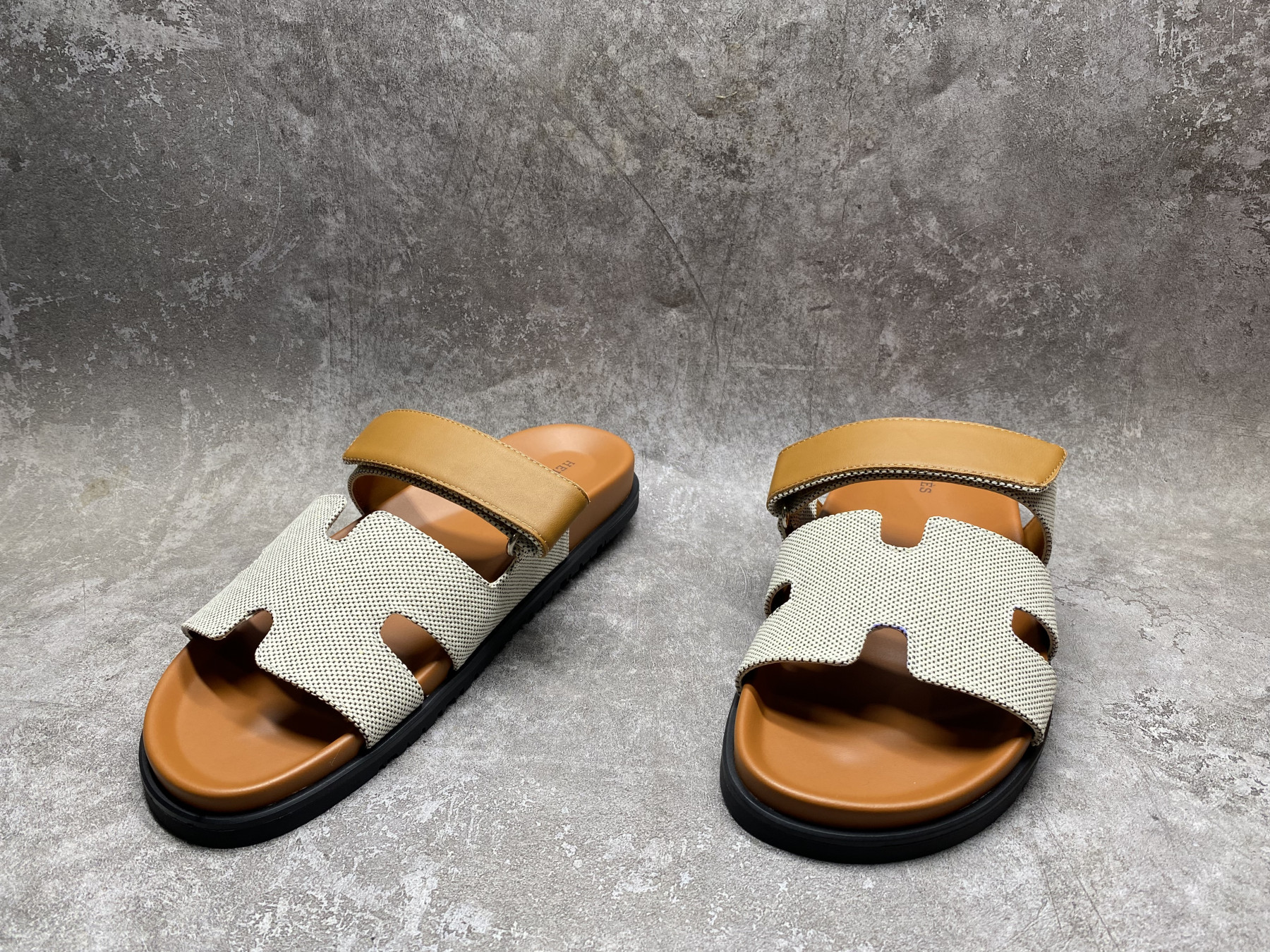 UA H**me5 Chypre Sandal