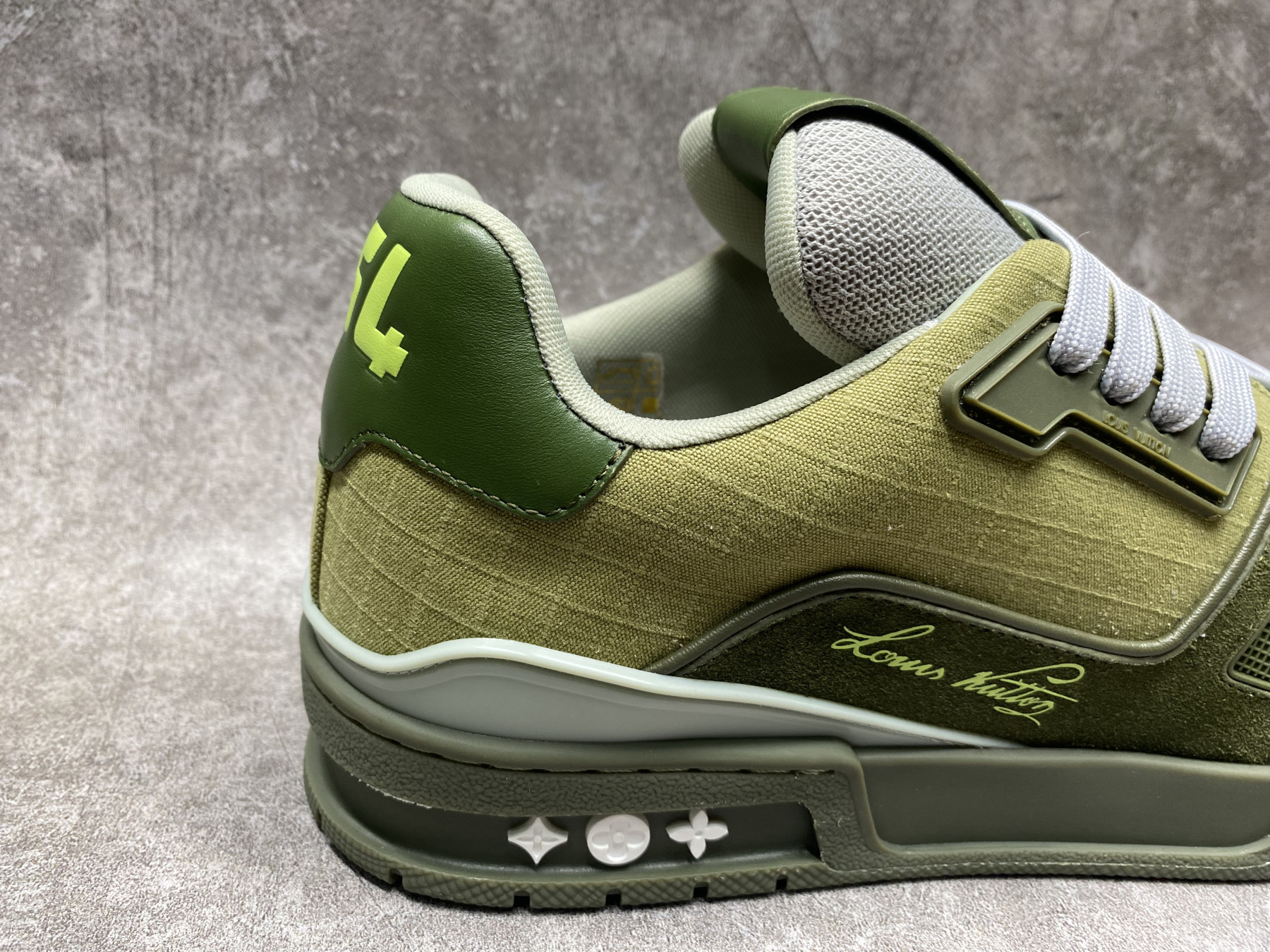UA LV trainer Sneakers