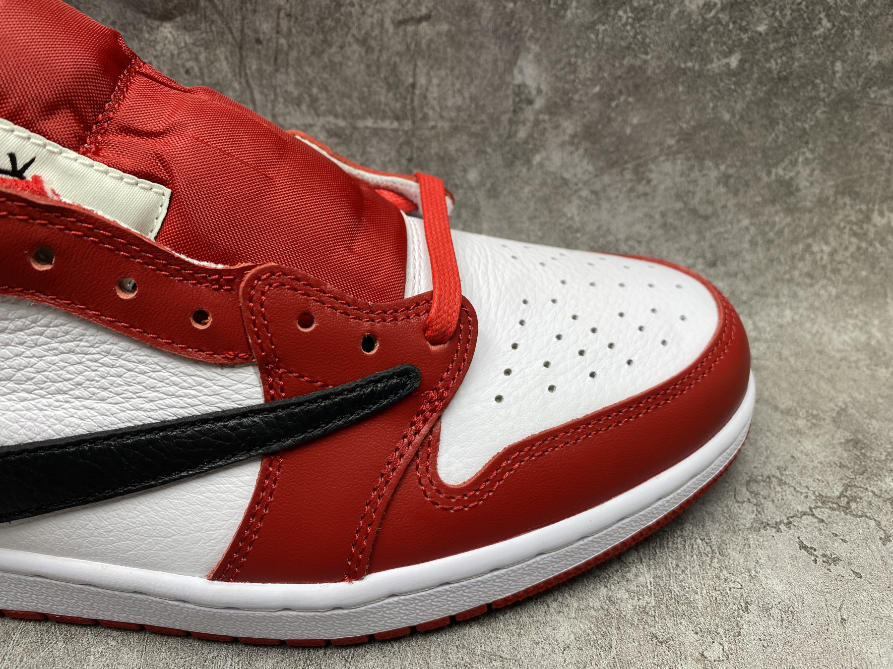 UA TRAVIS SCOTT X AIR JORDAN 1 LOW OG RED