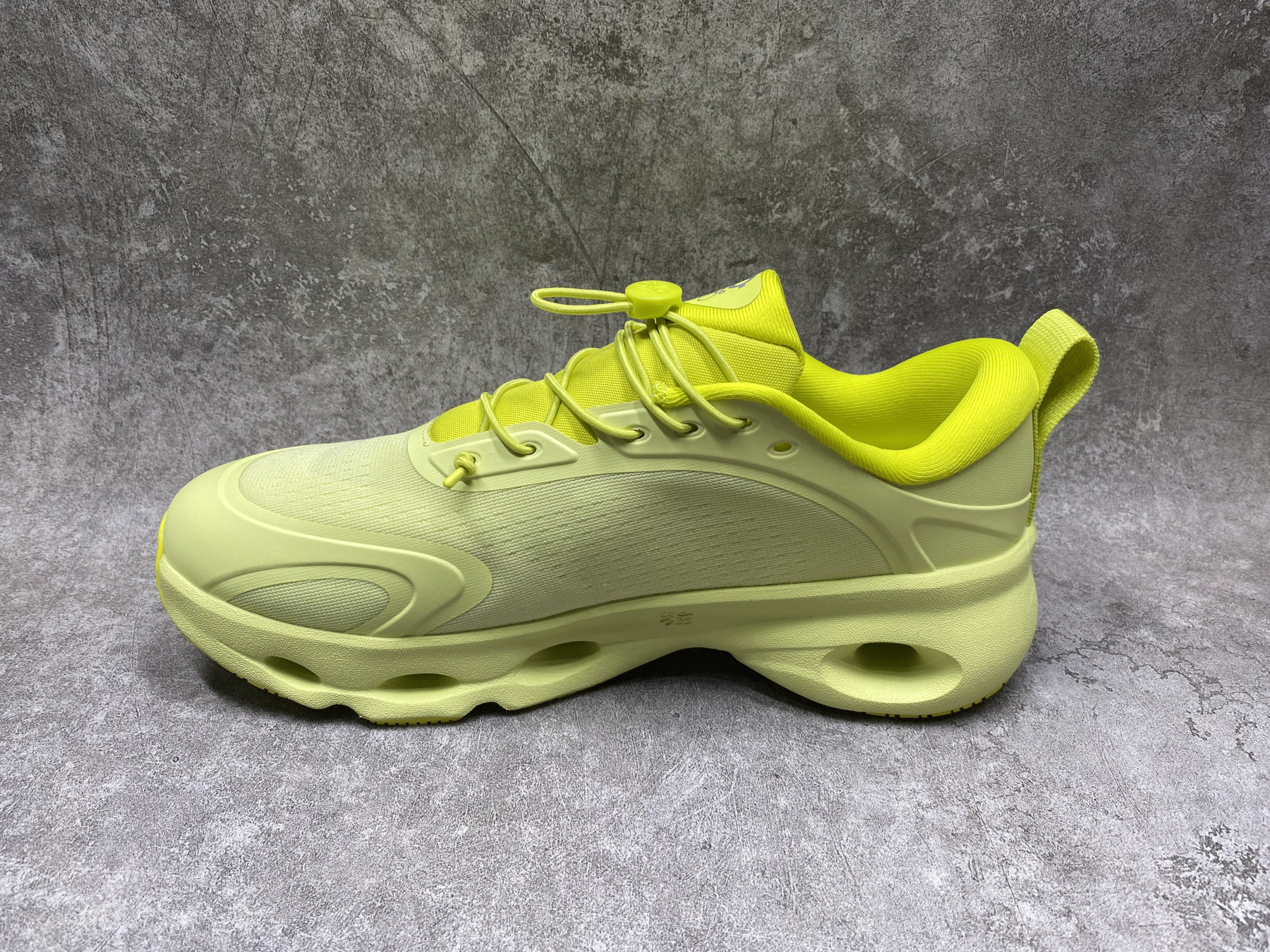 UA L0ew* x On Cloudtilt sneaker