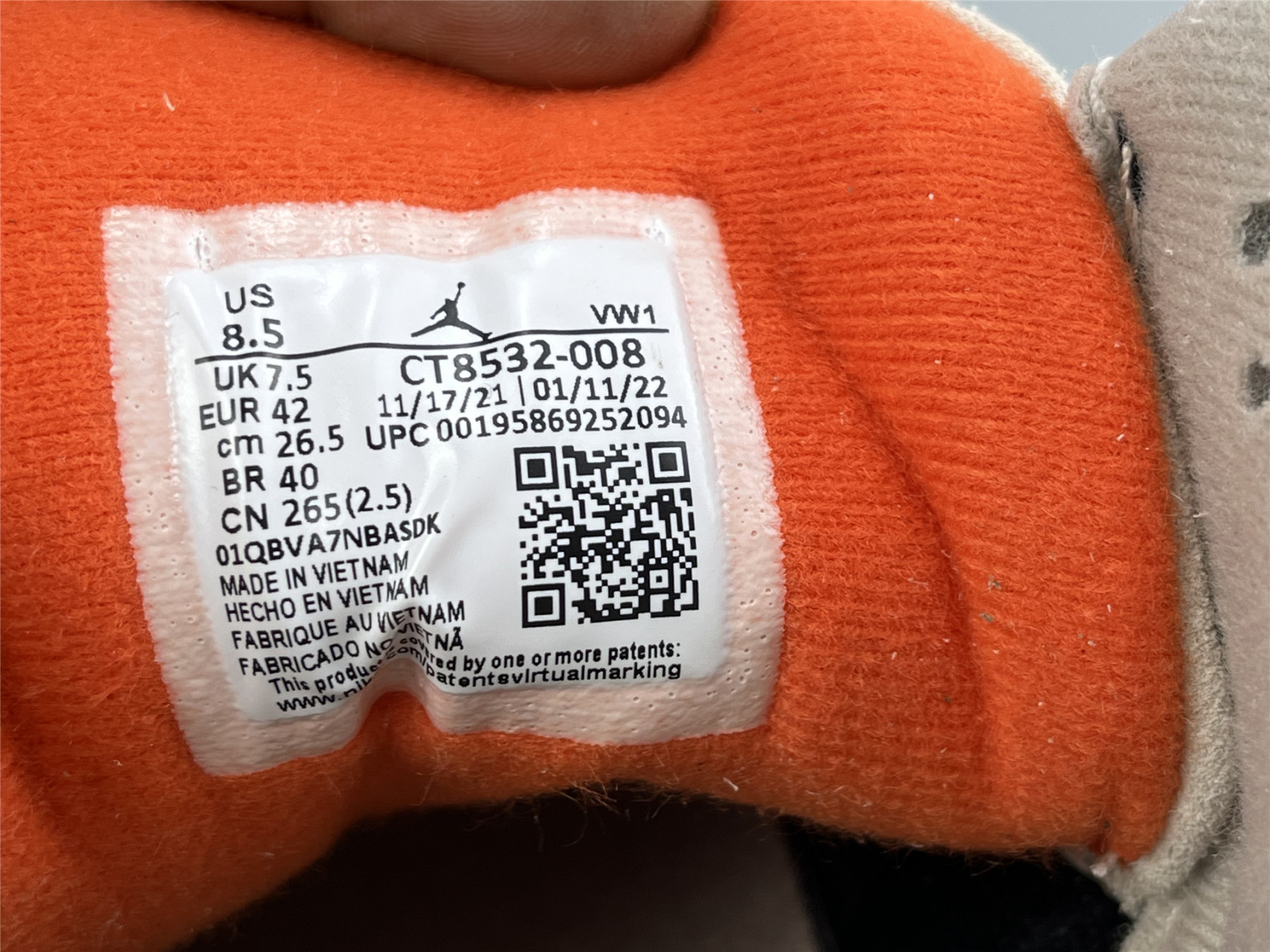 UA AIR JORDAN 3 RETRO 
