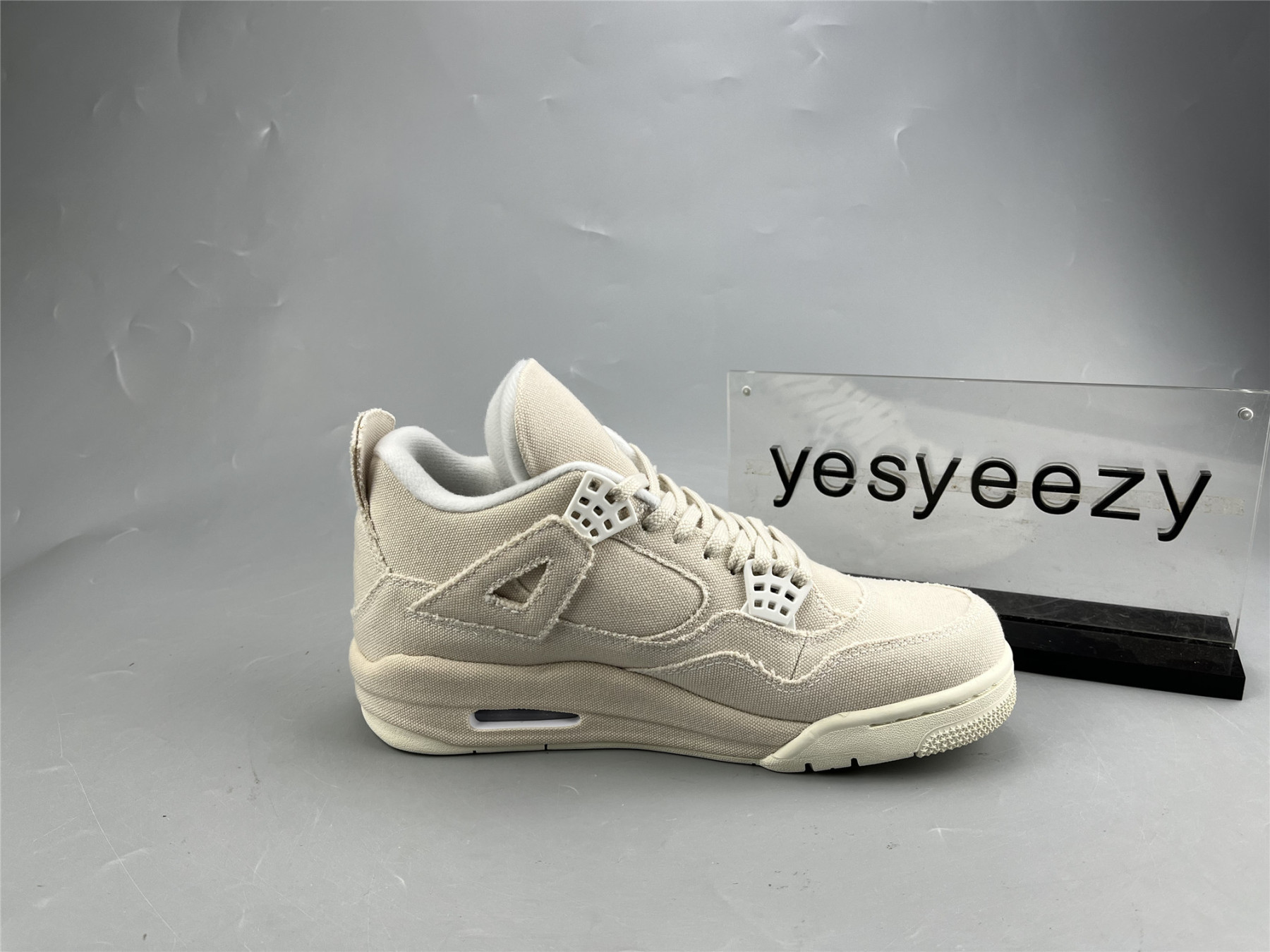 UA WMNS AIR JORDAN 4 RETRO 