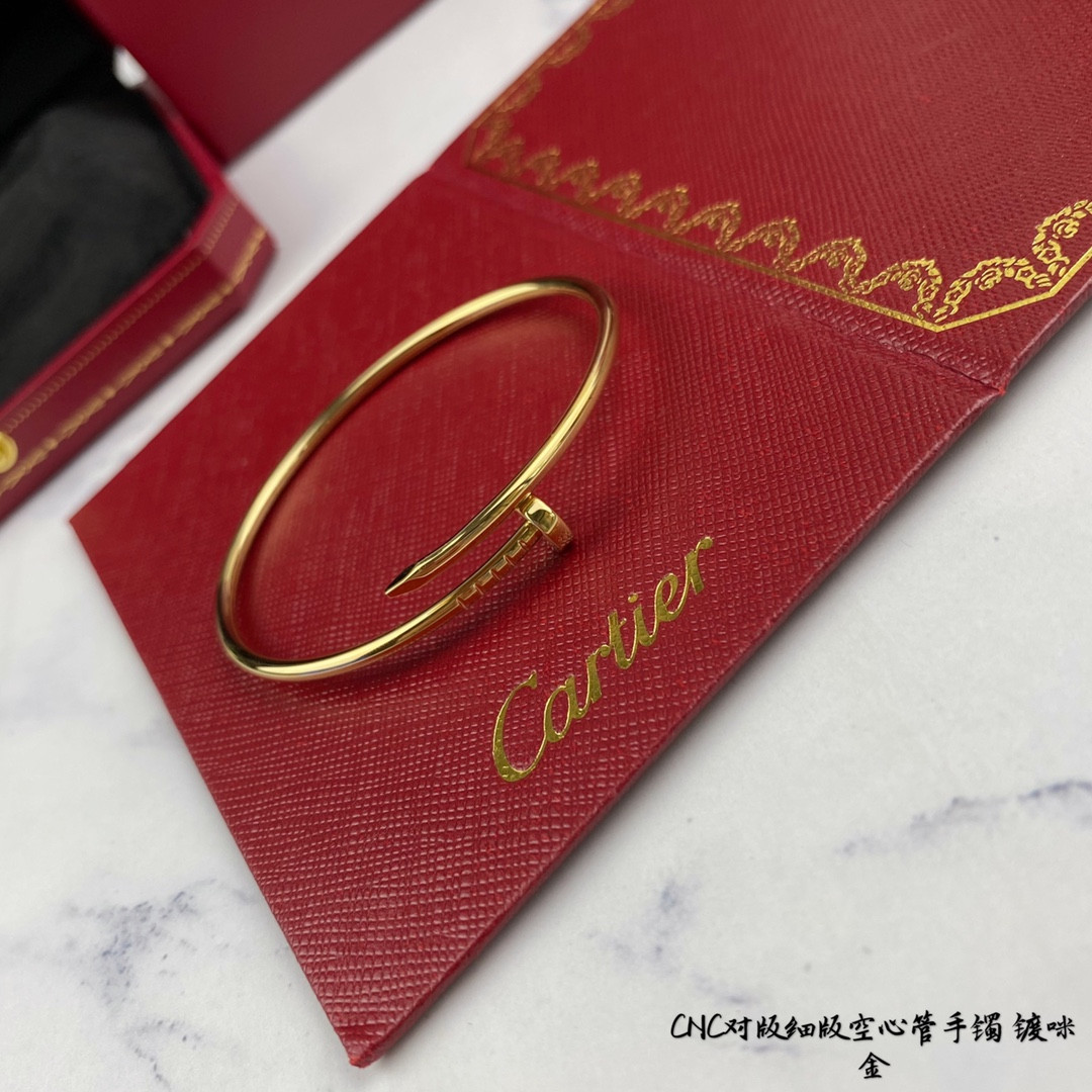 Ca*t1er Thin Hollow Tube Polished Nail Bracelet