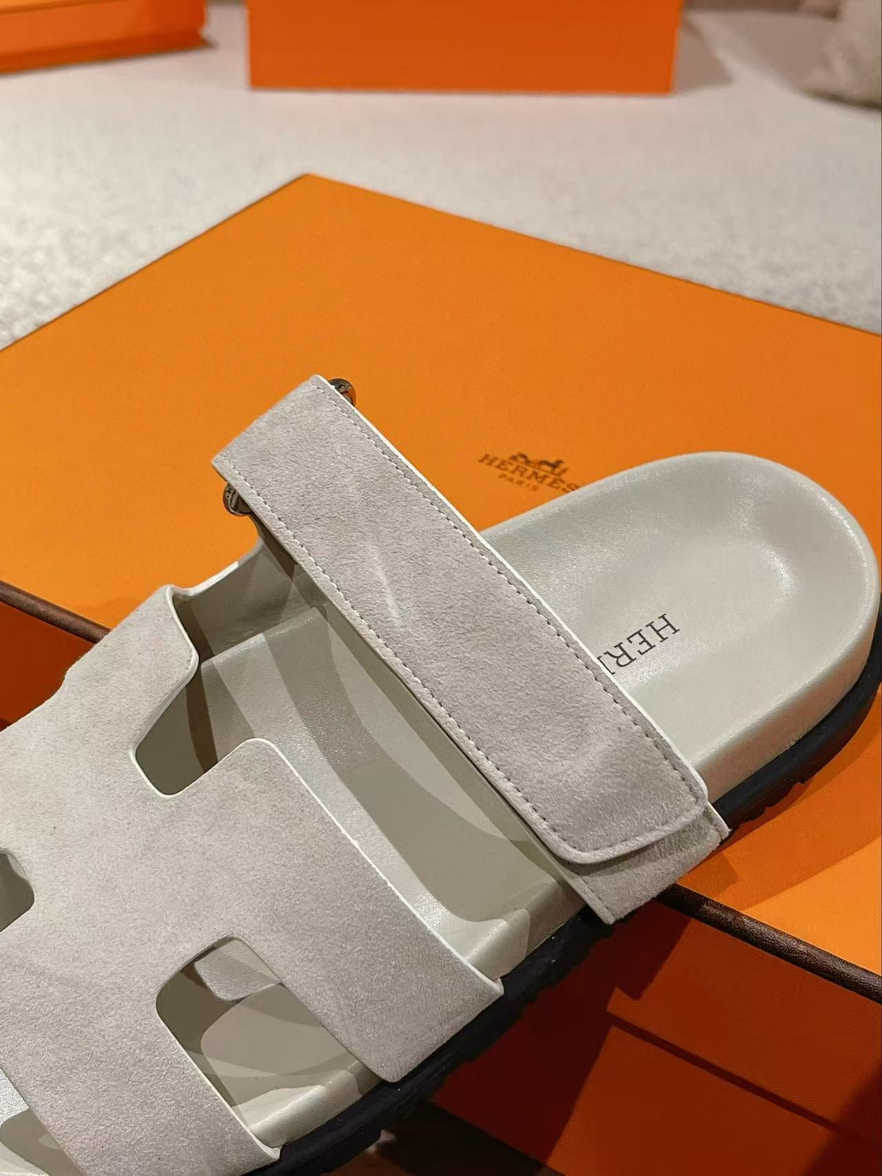 UA H**me5 Chypre Sandal