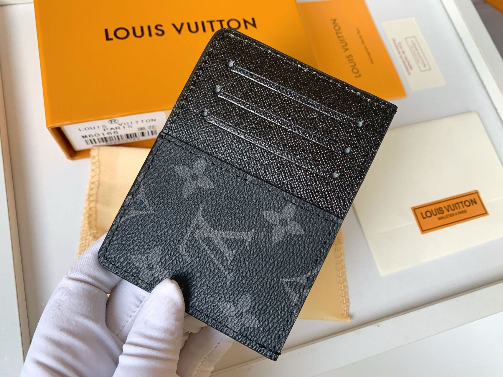 L0vis Vvtt0n LV CARD HOLDER Black 8X11CM