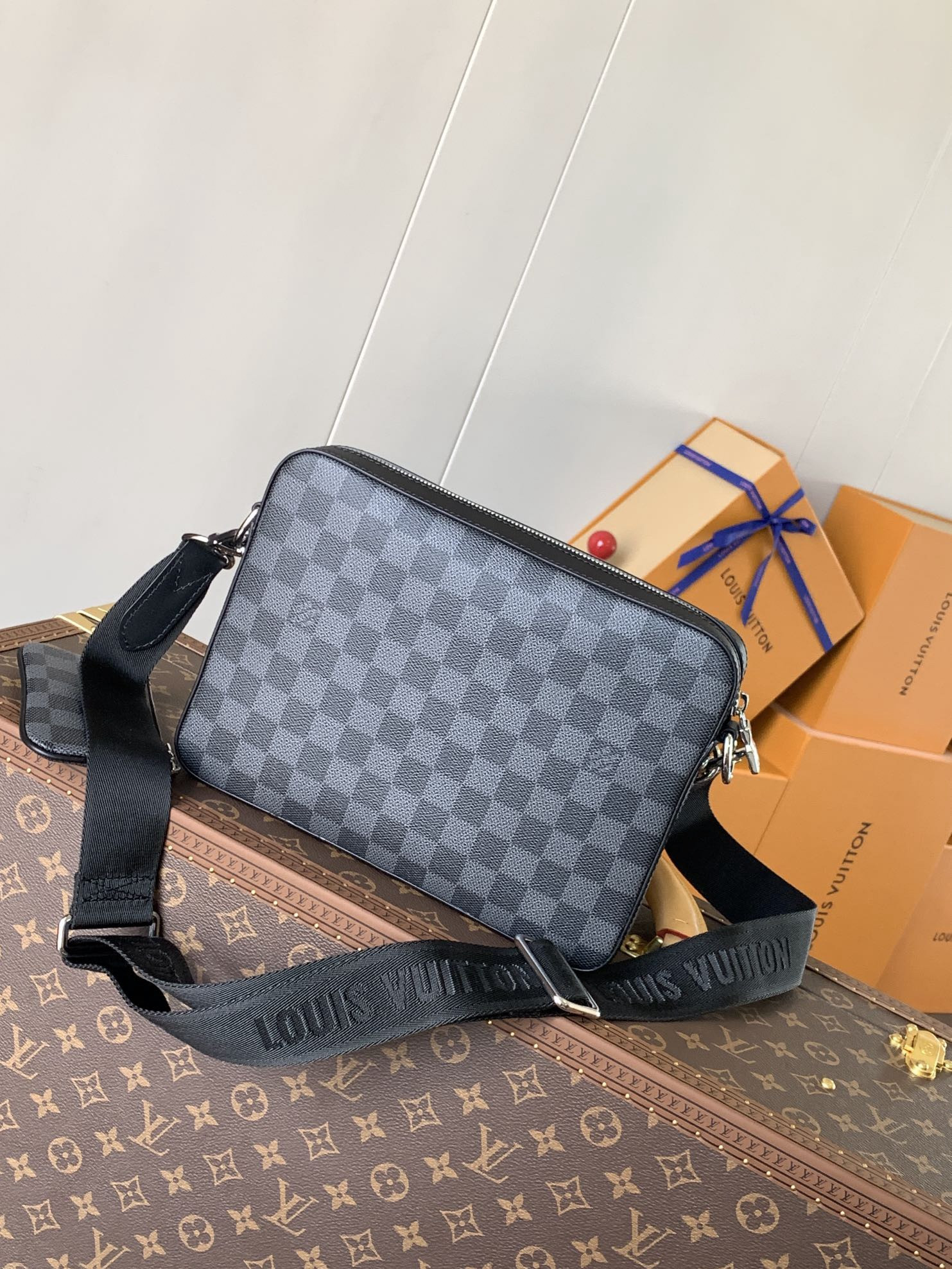 LV  TRIO MESSENGER N40519   25x18.5x7cm