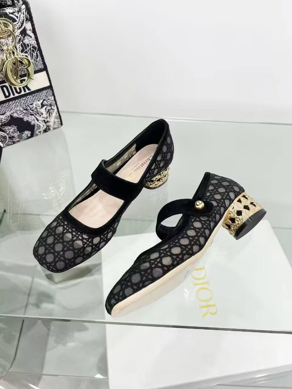 UA D10r Mary Janes
