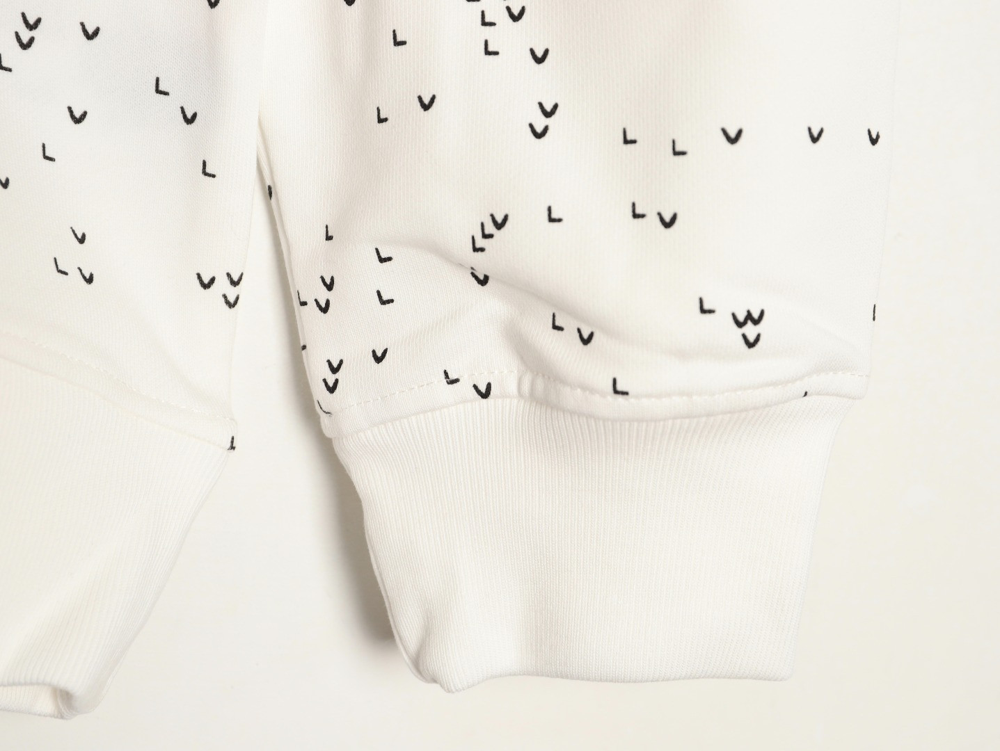 L0vis Vvtt0n 25Fw Hoodies
